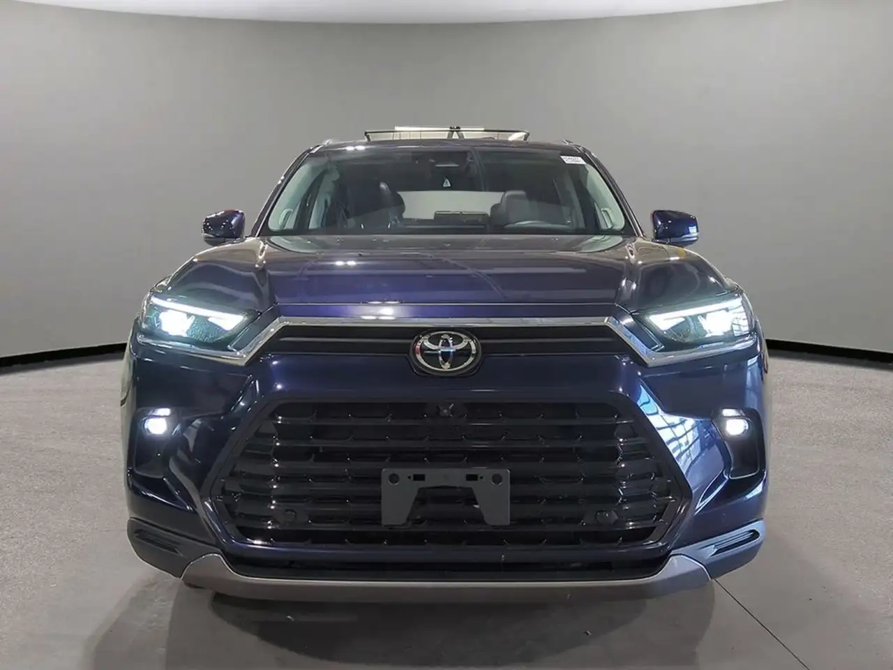 Toyota Grand Highlander снимка Toyota Grand Highlander