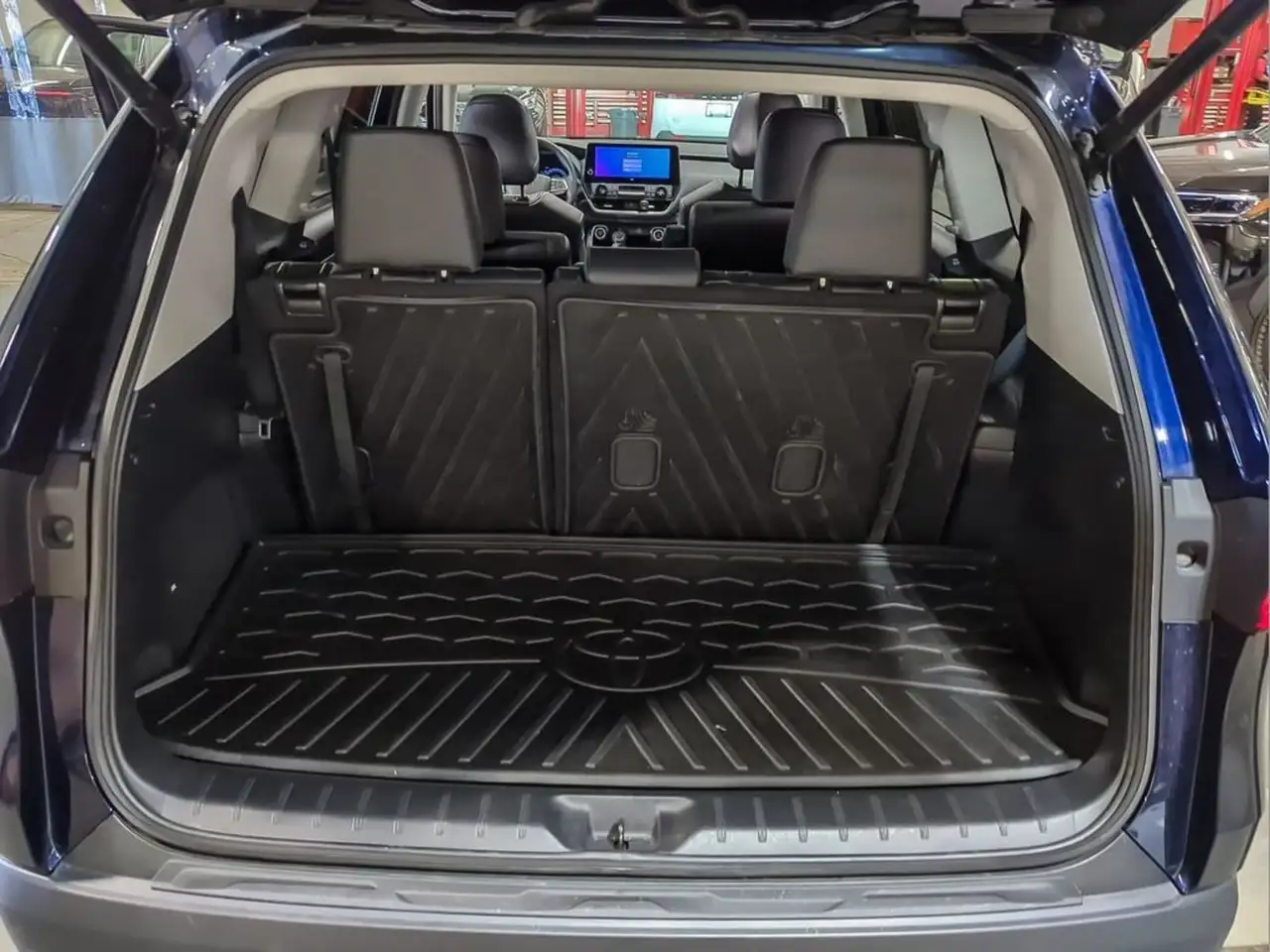 Toyota Grand Highlander снимка Toyota Grand Highlander