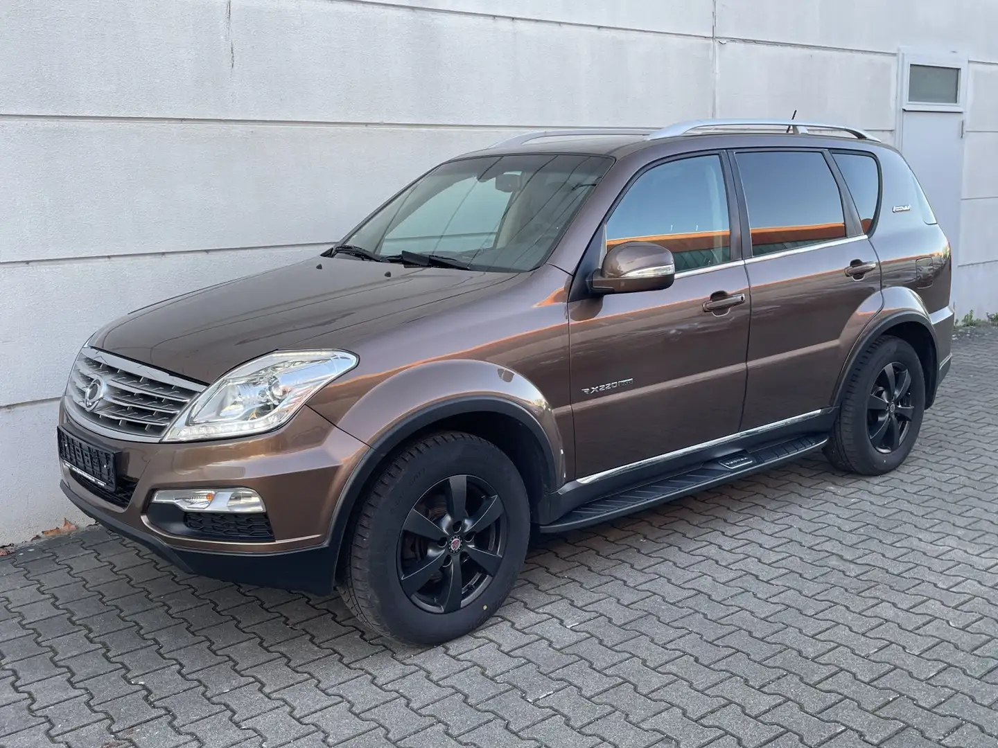 SsangYong Rexton W 2,2 E-XDI AT 4WD Sapphire # 7-SITZER # AHK RKam Braun - 2