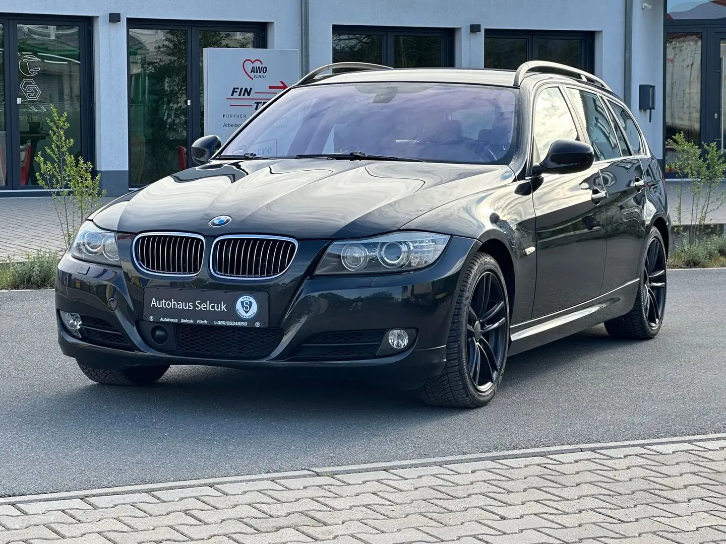 BMW 325 i *Xenon*Navi*SHZ*Leder*Klima*Automatik* Schwarz - 2