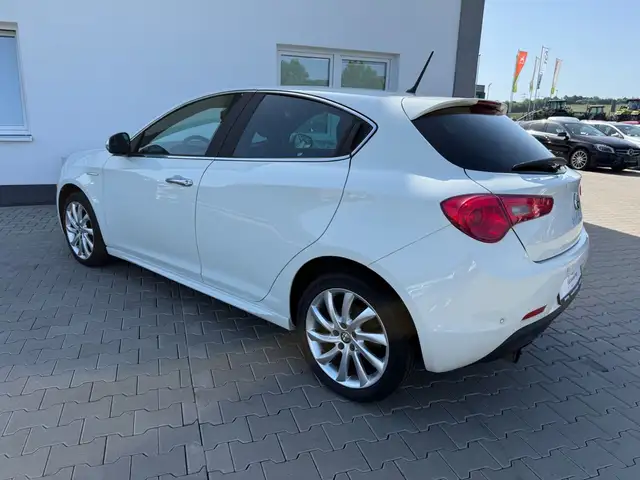Alfa Romeo Giulietta view 21