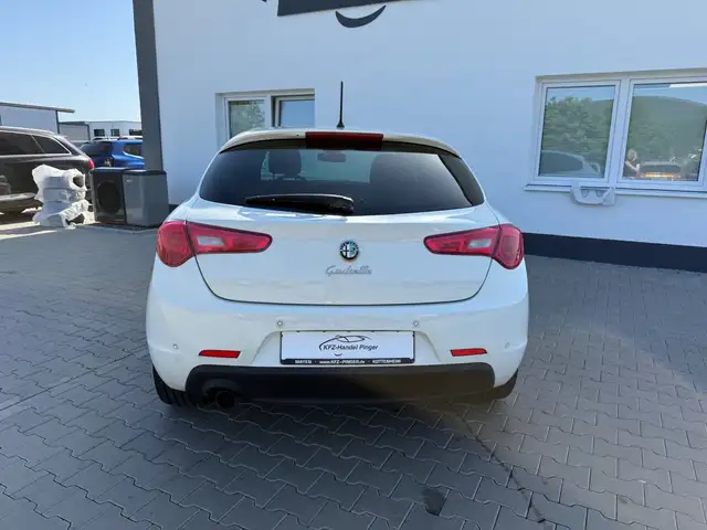 Alfa Romeo Giulietta view 22