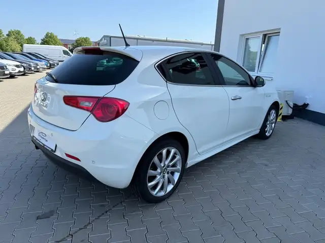 Alfa Romeo Giulietta view 23