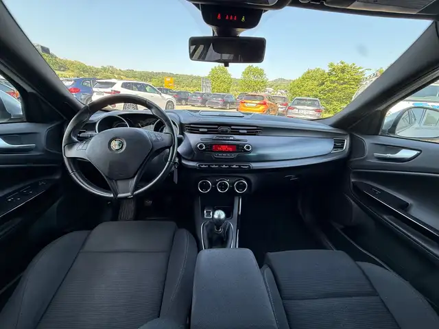 Alfa Romeo Giulietta view 11