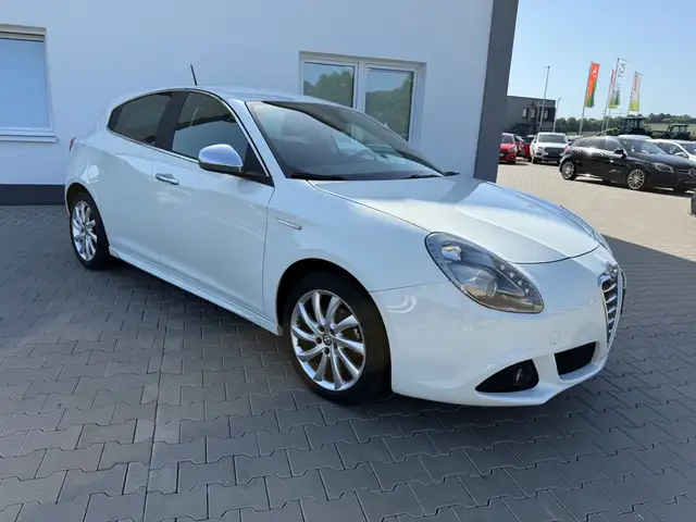 Alfa Romeo Giulietta view 2