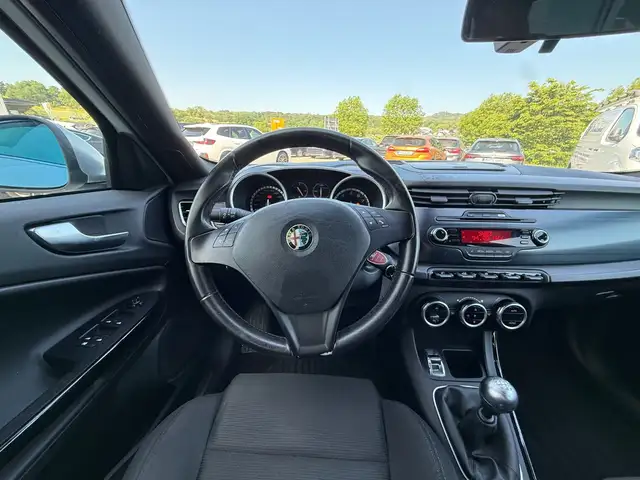 Alfa Romeo Giulietta view 12
