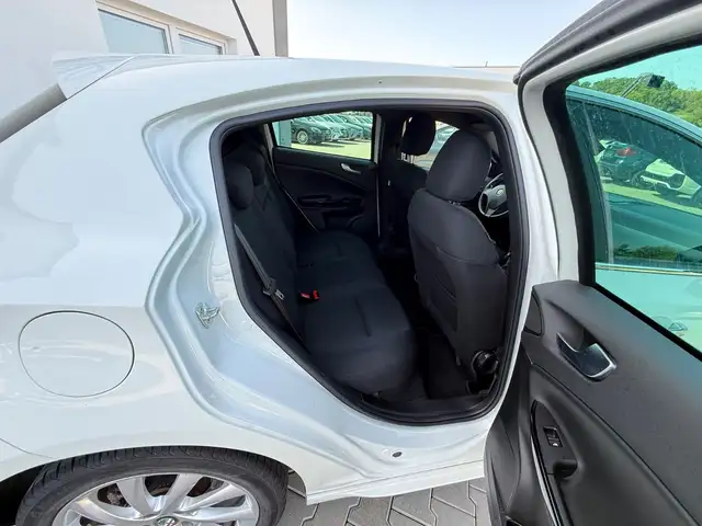 Alfa Romeo Giulietta view 19