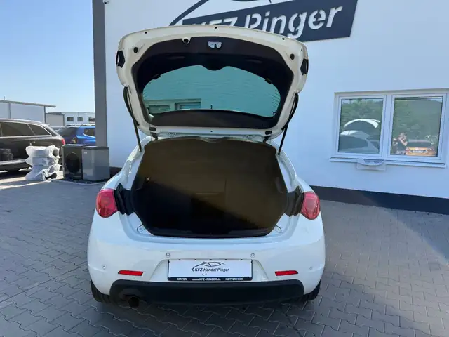 Alfa Romeo Giulietta view 25