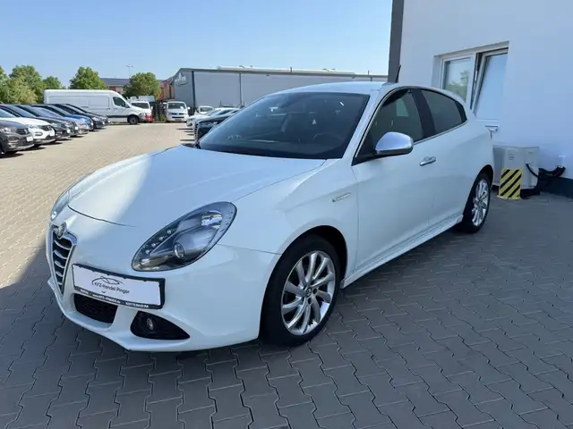 Alfa Romeo Giulietta view 4