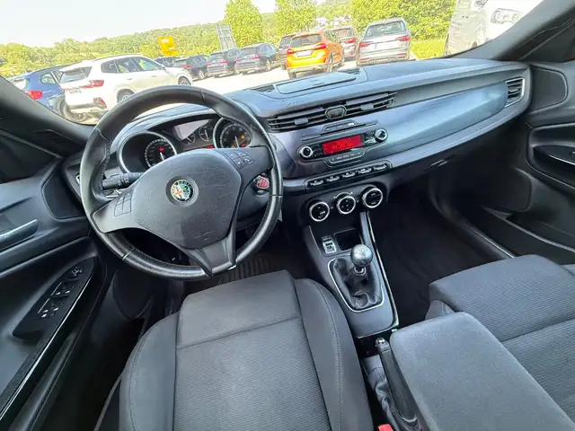 Alfa Romeo Giulietta view 14