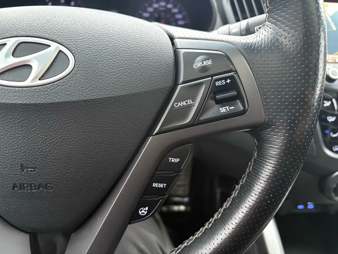 Hyundai VELOSTER photo Hyundai VELOSTER