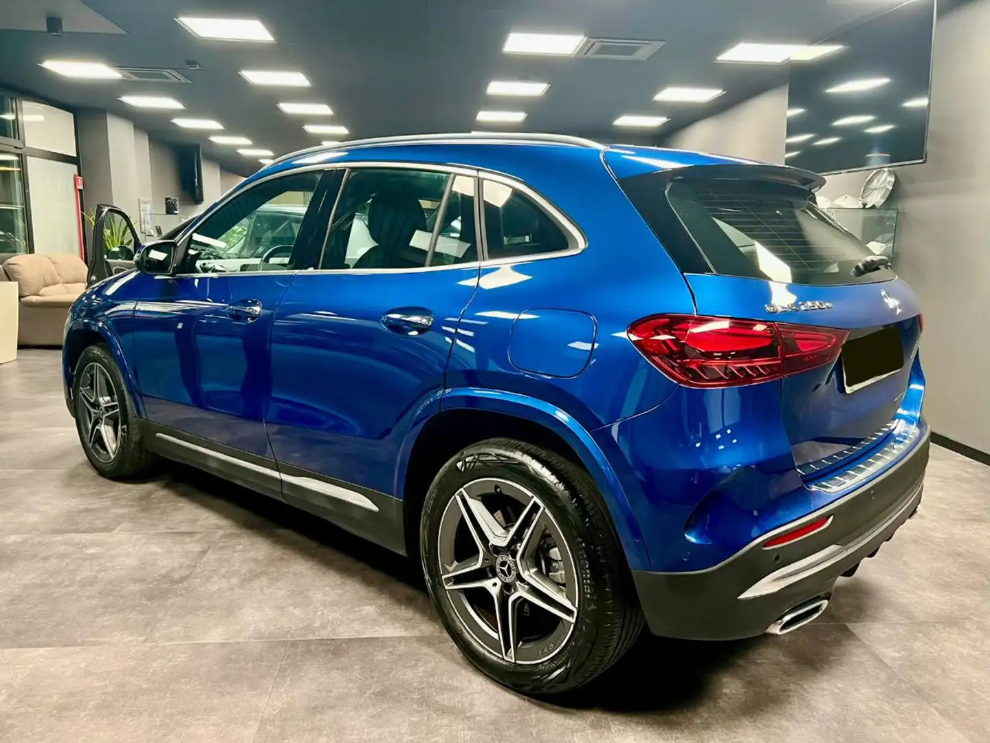 Mercedes-Benz GLA 250 e hybrid EQ AMG Line Premium PLUS Blau - 2