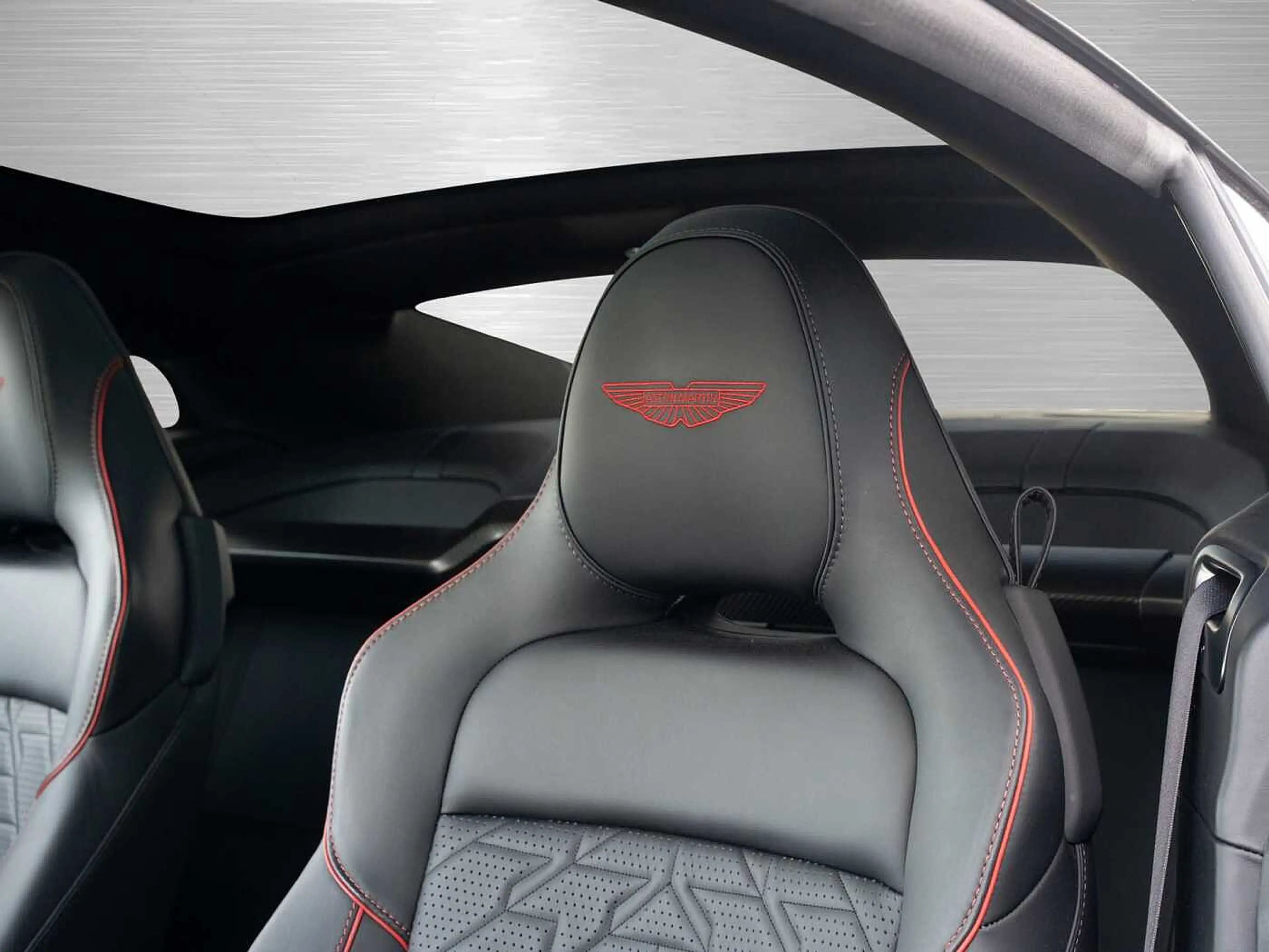 Aston Martin Vanquish Vorführwagen — photo 5