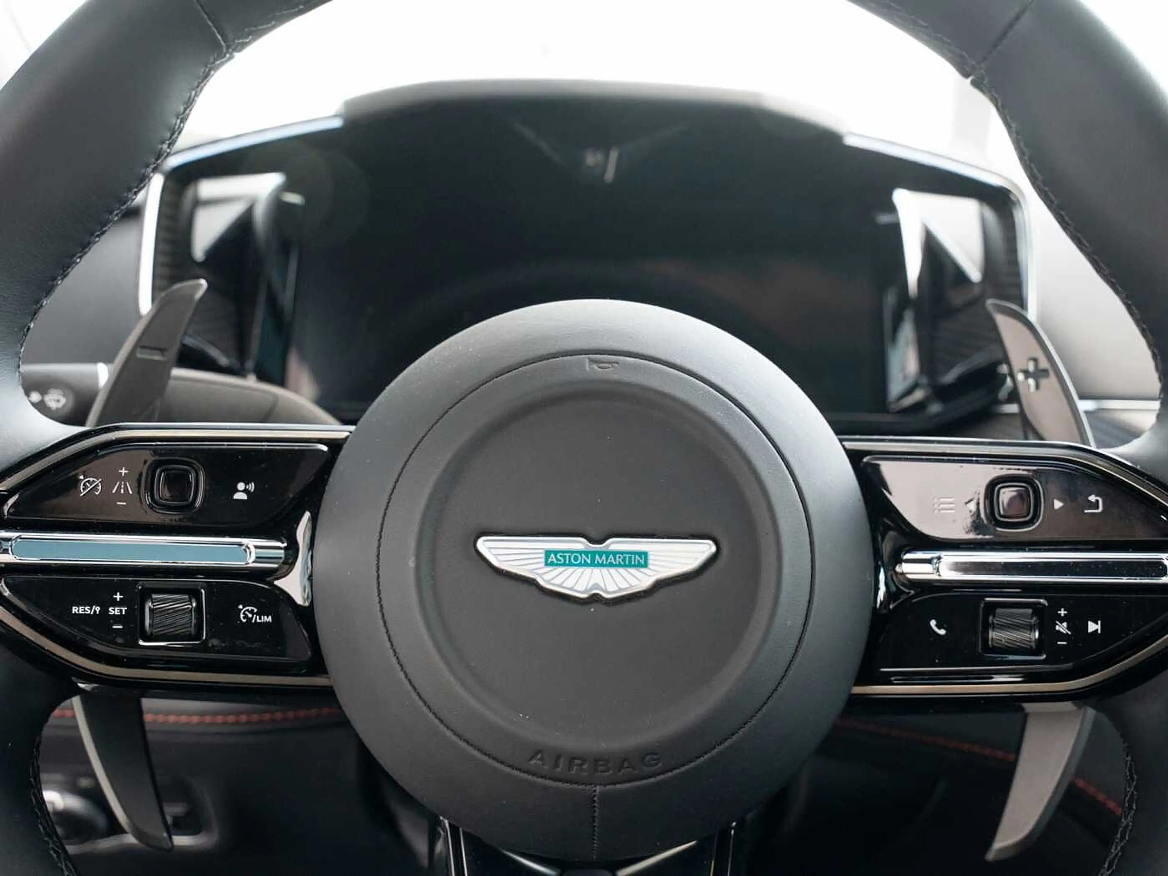 Aston Martin Vanquish Vorführwagen — photo 11