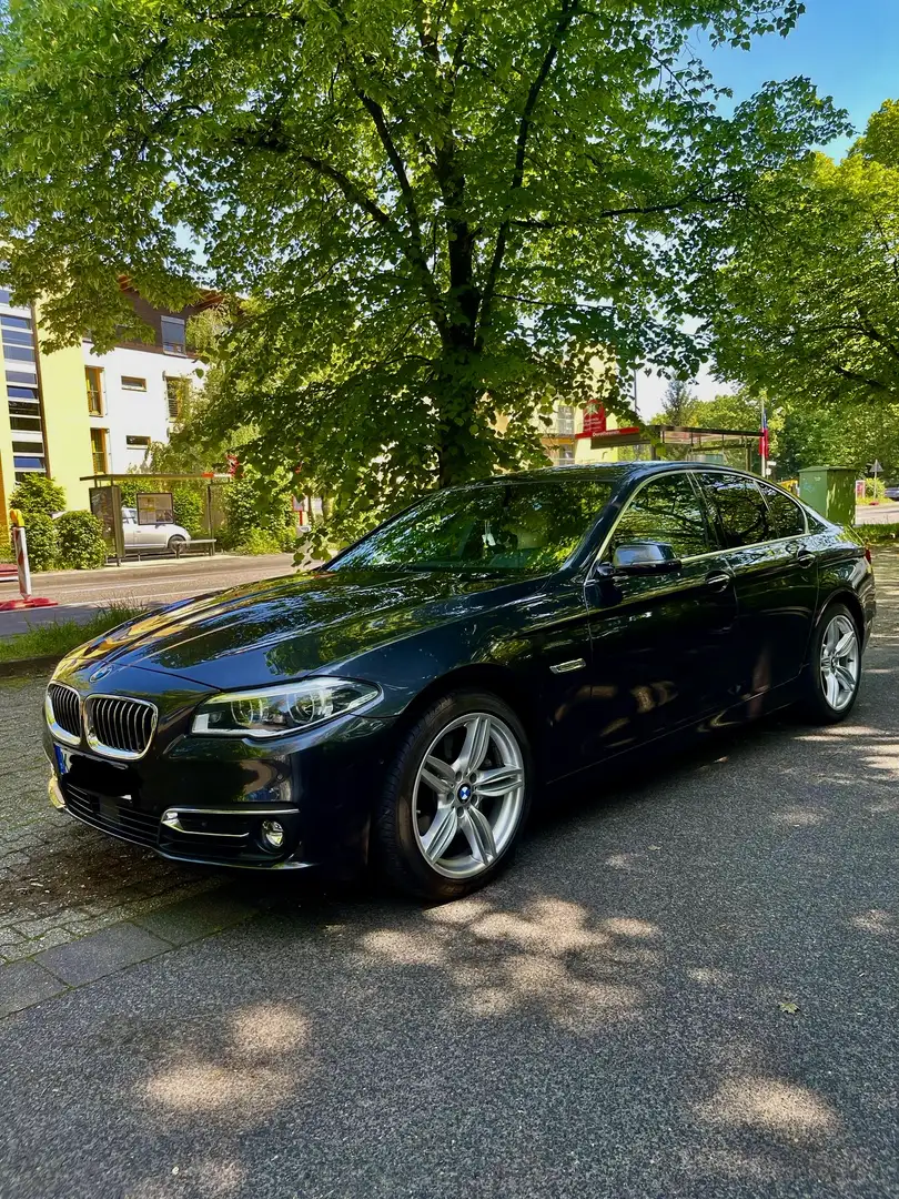 BMW 530 BMW 530d Luxury Line Zwart - 1