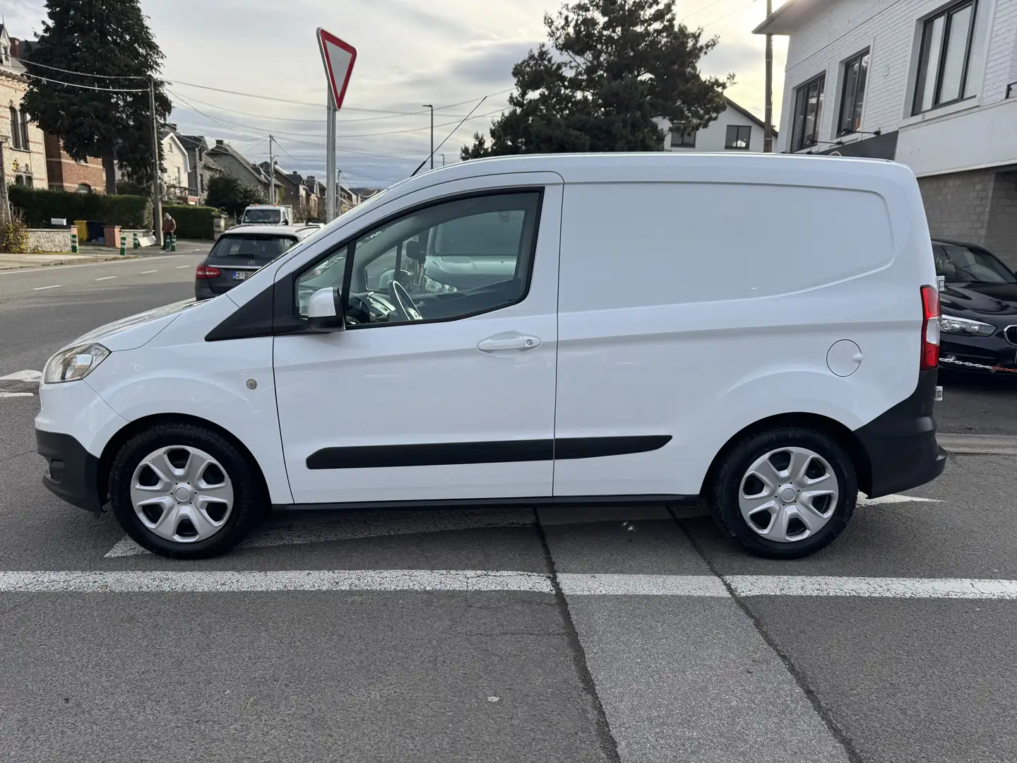 Ford Transit Courier Transit Courier Basis Rouge - 2