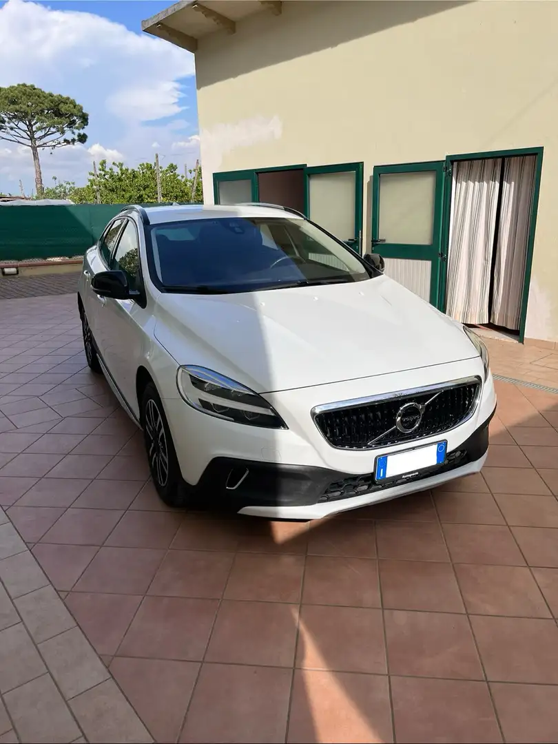 Volvo V40 Cross Country 2.0 d2 Business Plus my19 White - 1