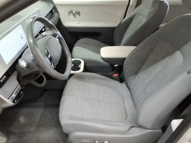Hyundai Ioniq view 7