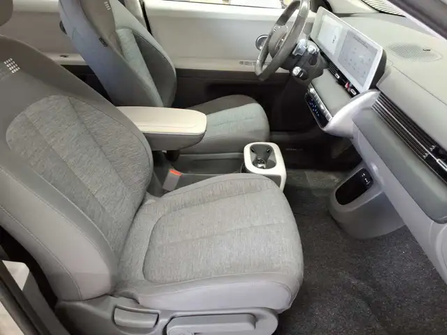 Hyundai Ioniq view 8
