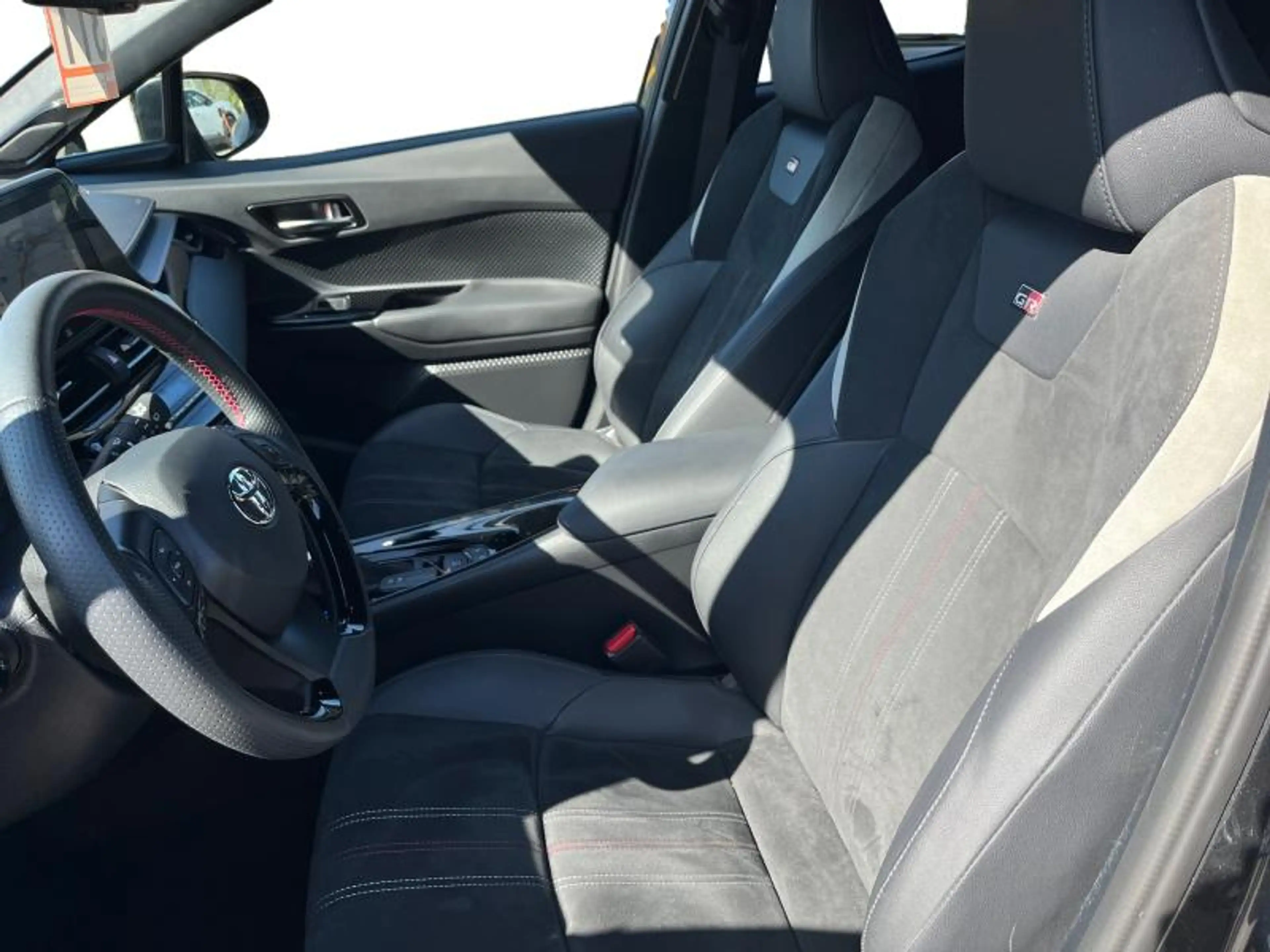 Toyota C-HR 2.0 Hybrid GR SPORT — photo 10