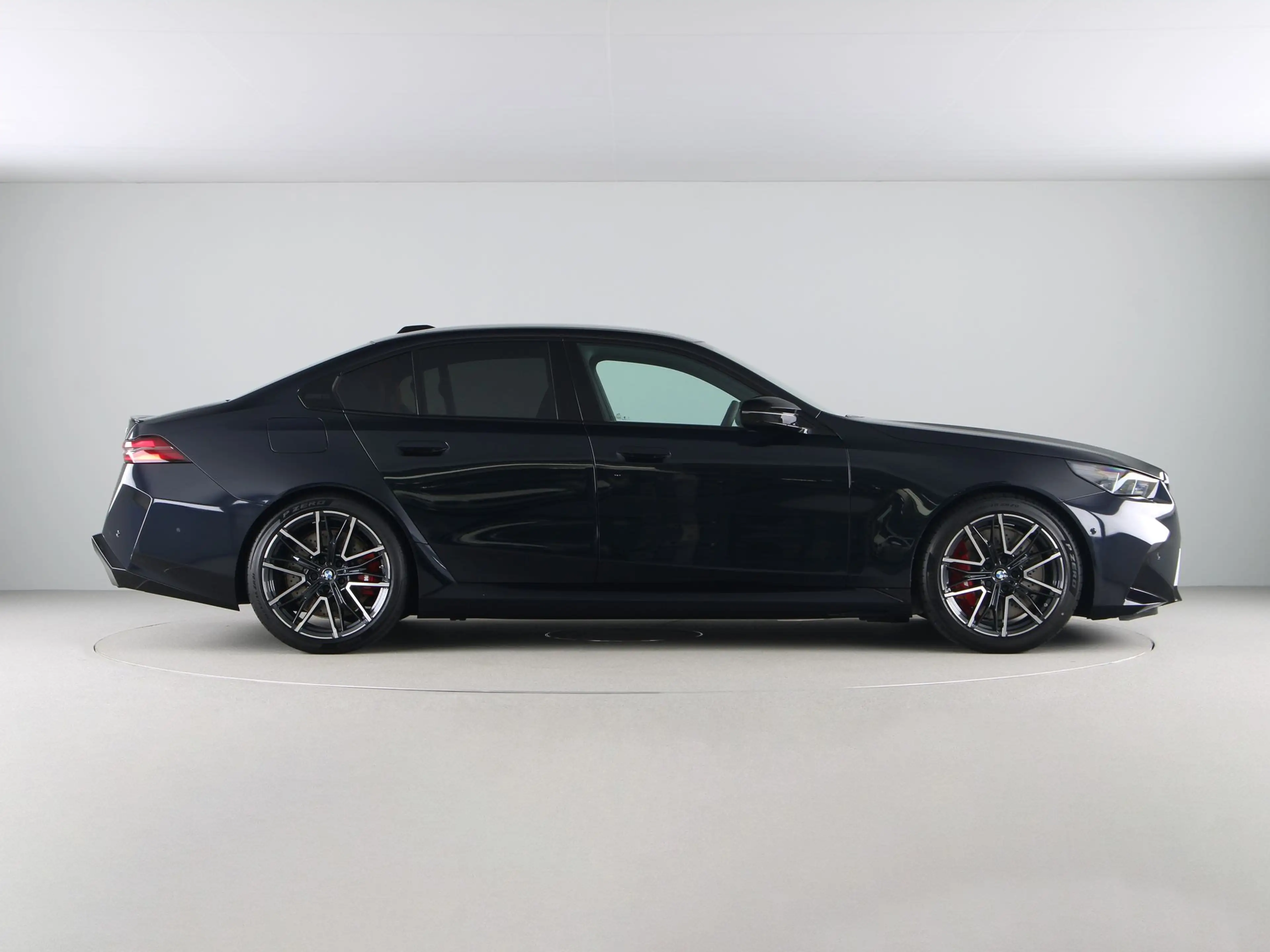 BMW M5 Sedan Comfort Pakket | M Driver's Pack | Driving A — photo 8