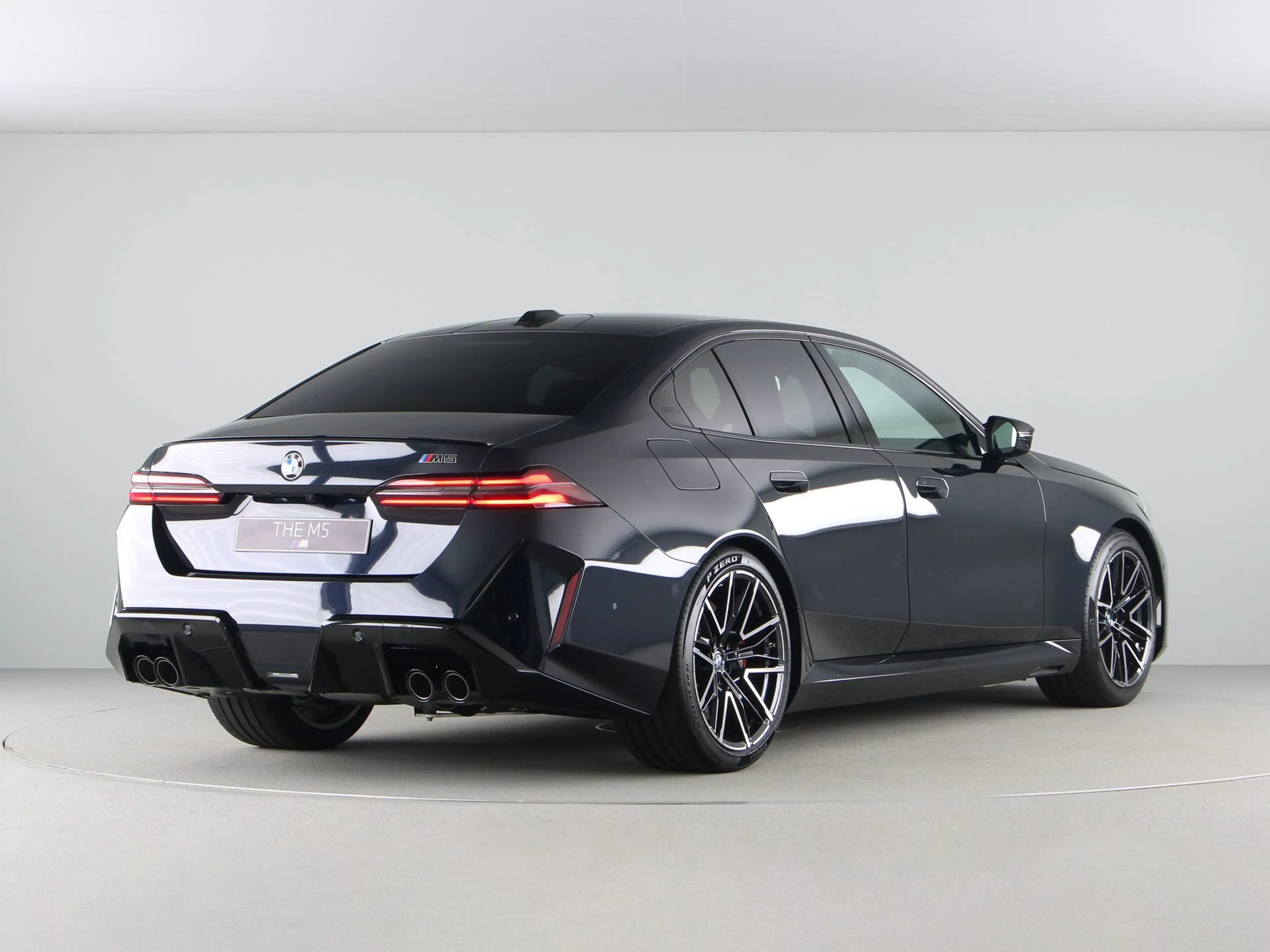 BMW M5 Sedan Comfort Pakket | M Driver's Pack | Driving A — photo 9