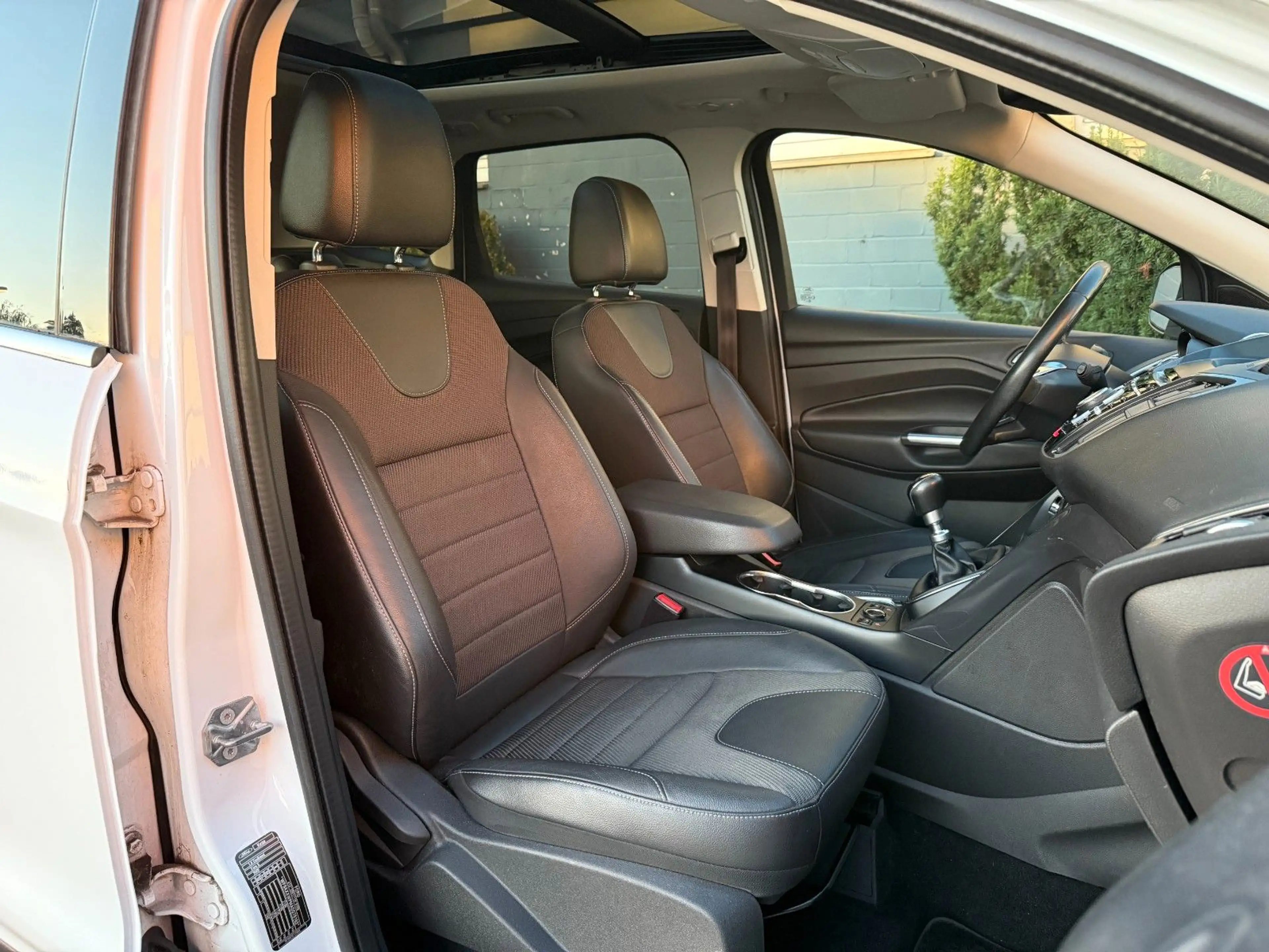 Ford Kuga Titanium 1,6*Pano*Kamera*Keyless*AHK*Xenon — photo 11
