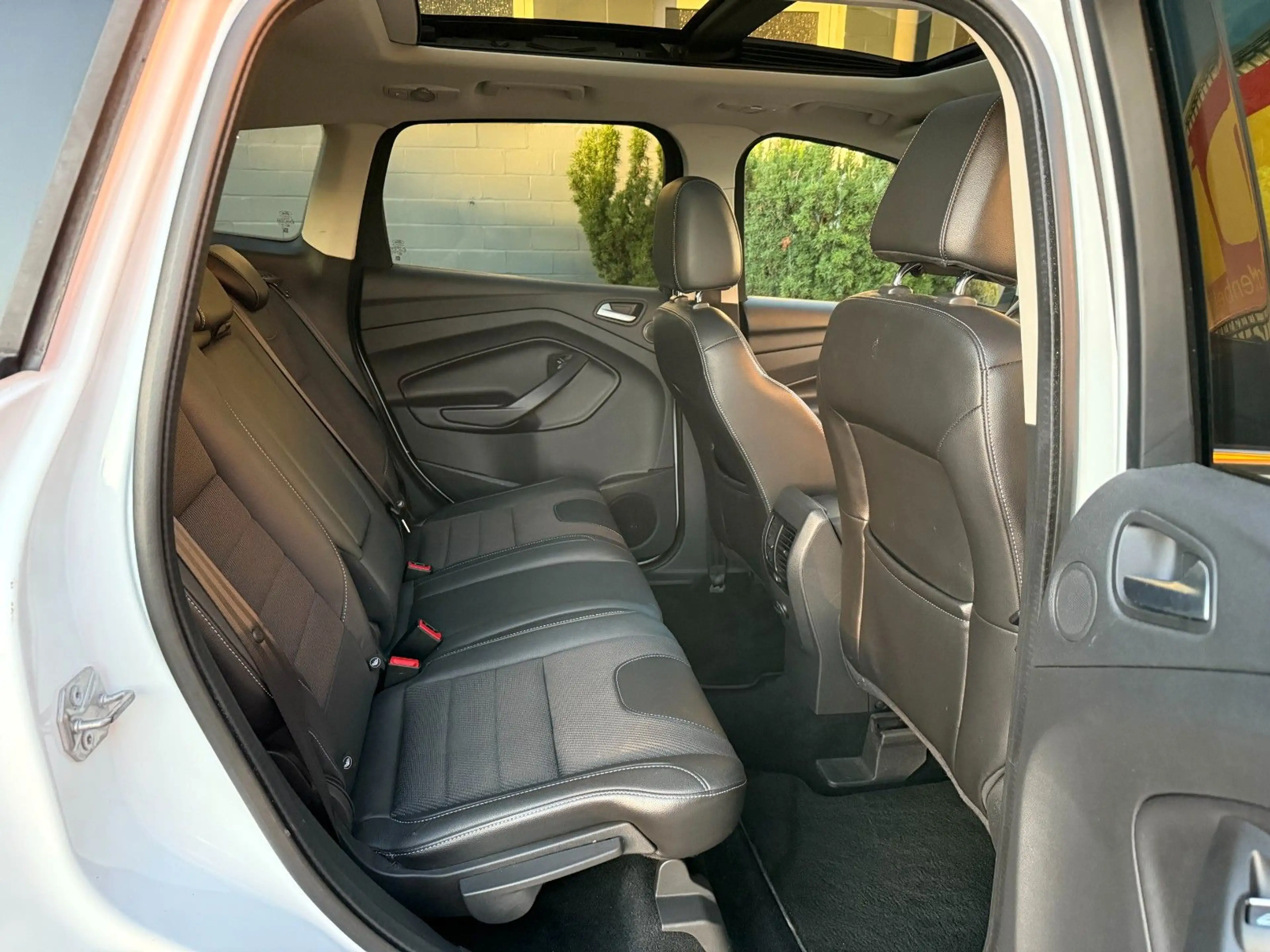 Ford Kuga Titanium 1,6*Pano*Kamera*Keyless*AHK*Xenon — photo 12