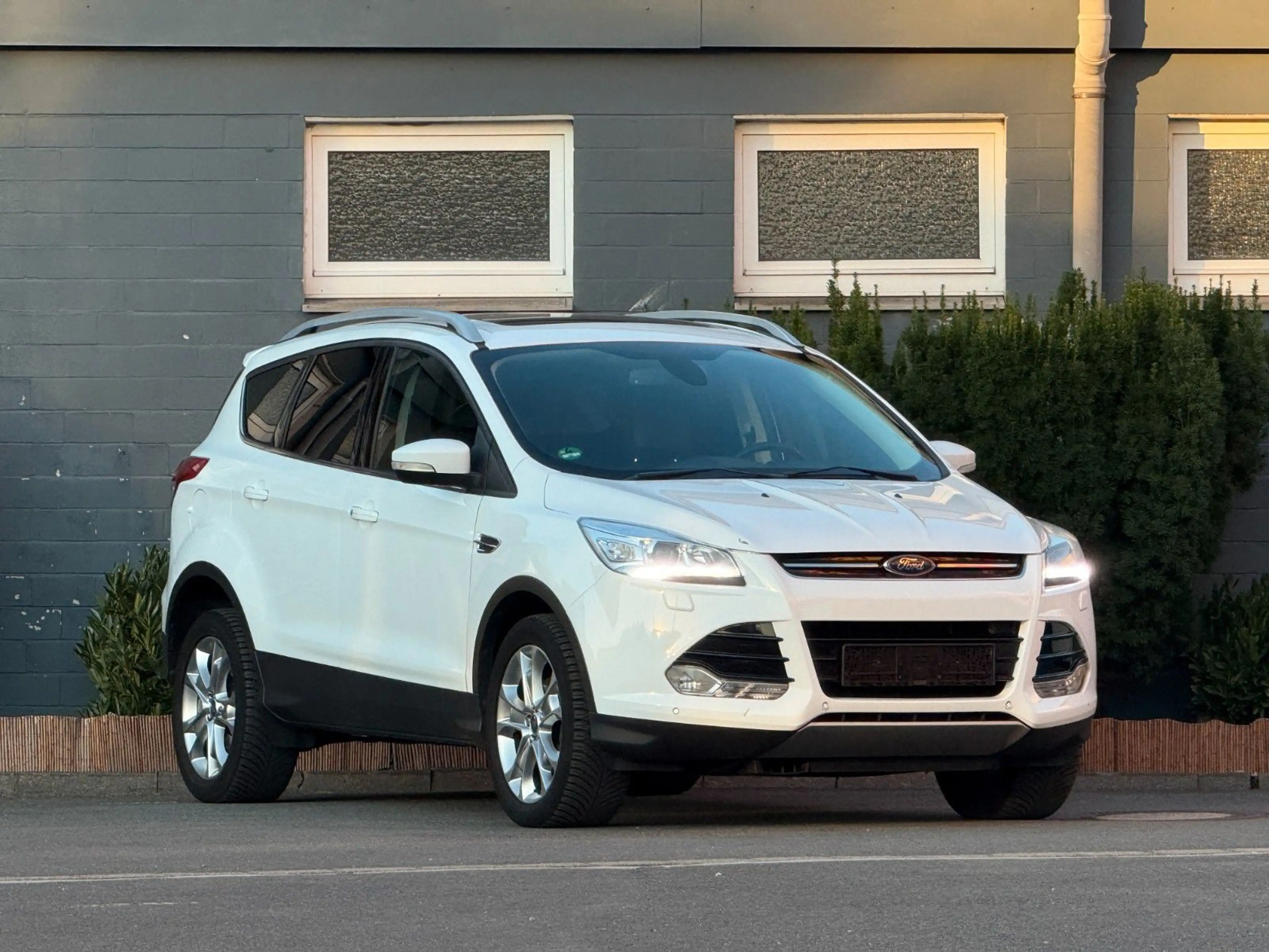 Ford Kuga Titanium 1,6*Pano*Kamera*Keyless*AHK*Xenon — photo 3