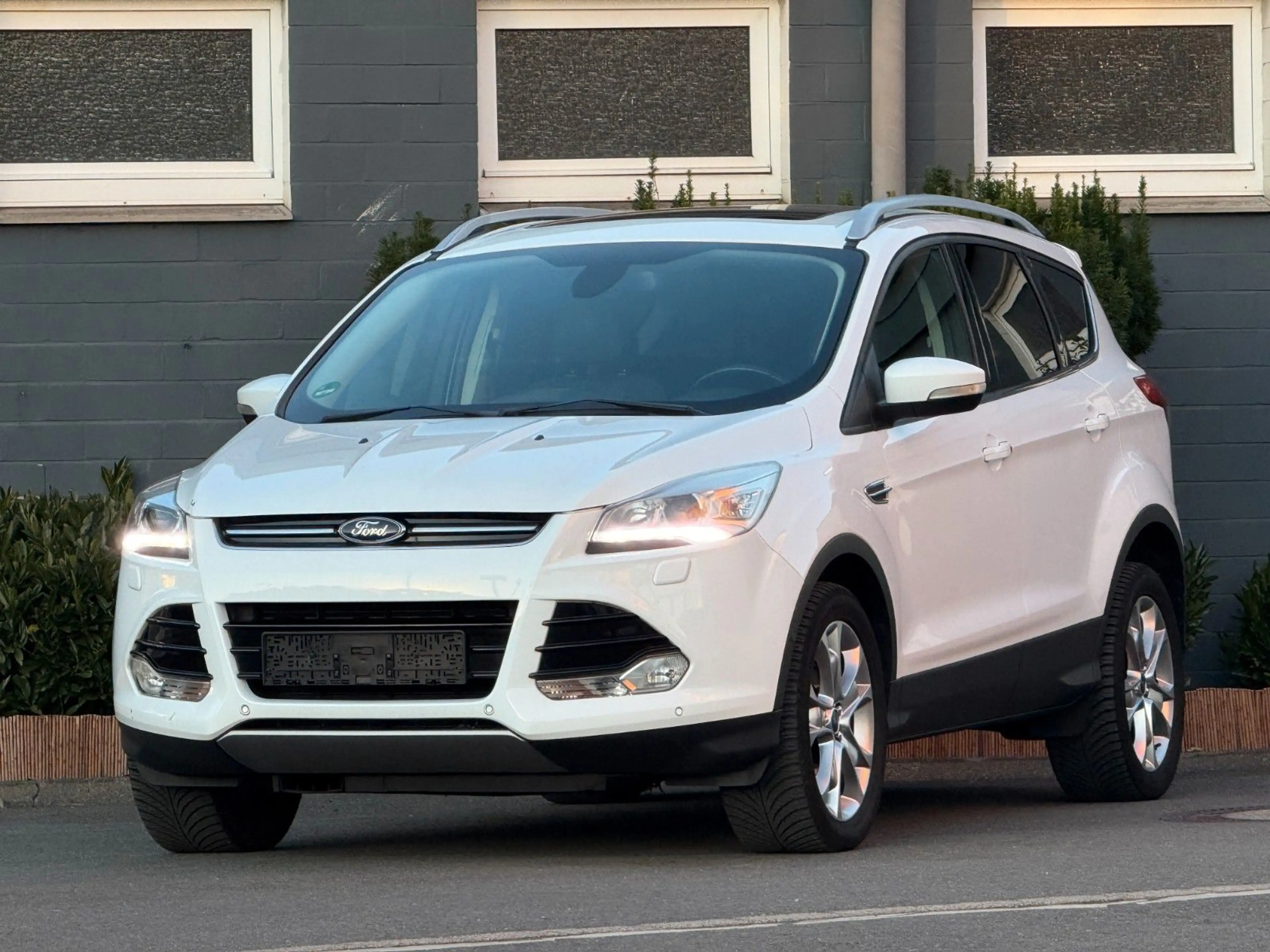 Ford Kuga Titanium 1,6*Pano*Kamera*Keyless*AHK*Xenon