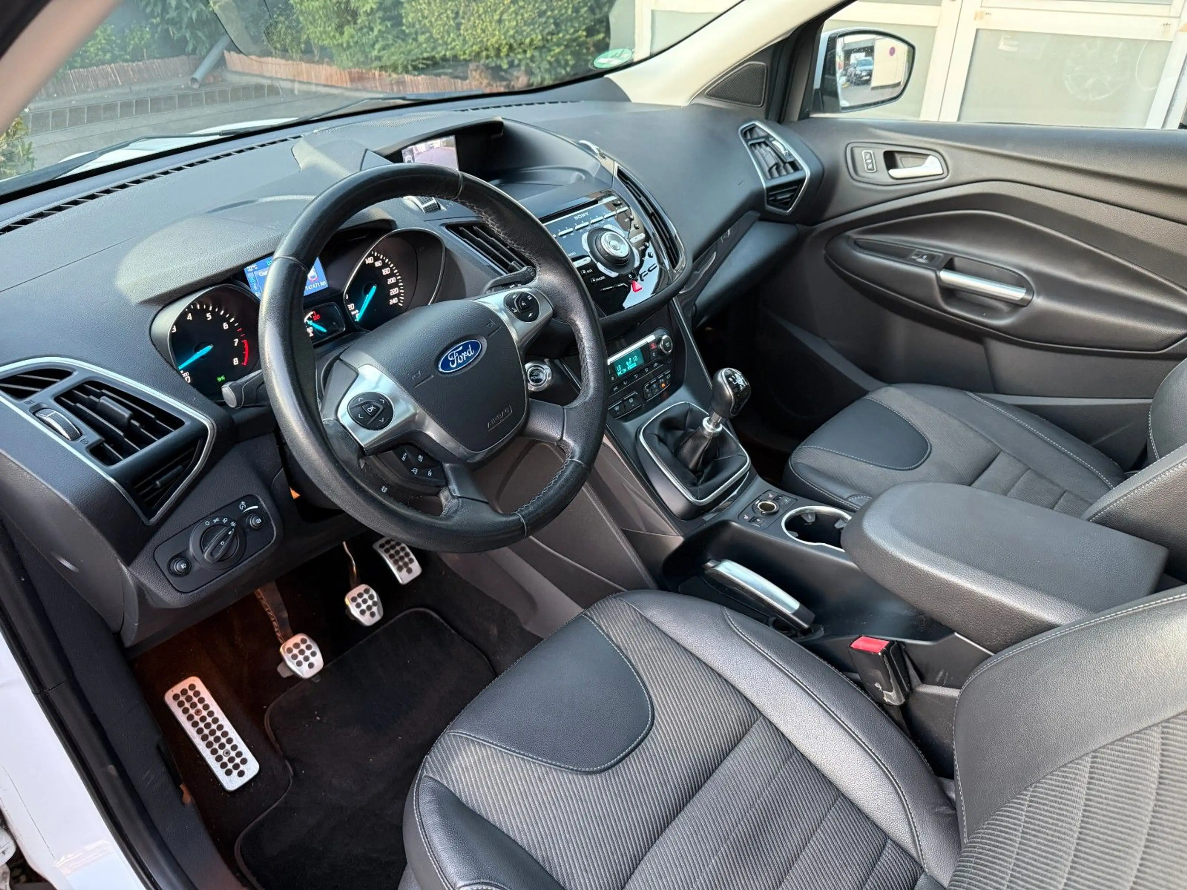 Ford Kuga Titanium 1,6*Pano*Kamera*Keyless*AHK*Xenon — photo 10