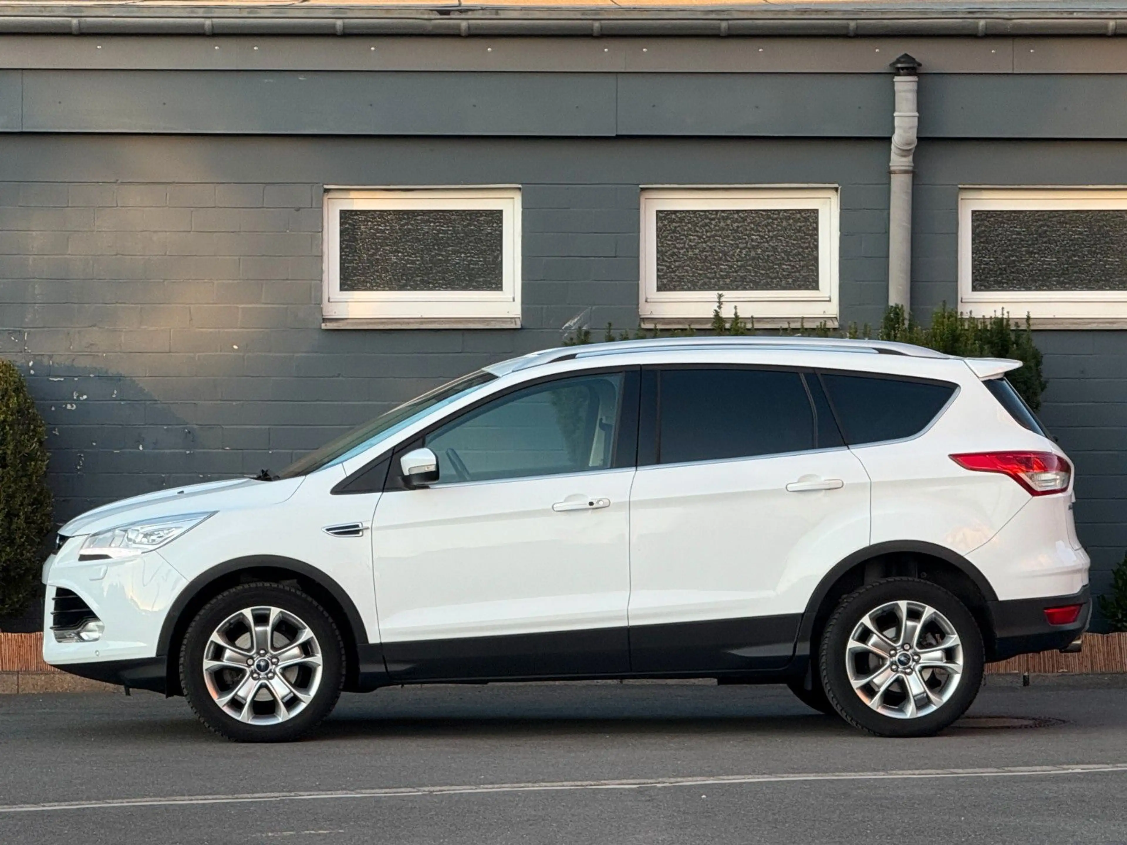 Ford Kuga Titanium 1,6*Pano*Kamera*Keyless*AHK*Xenon — photo 5