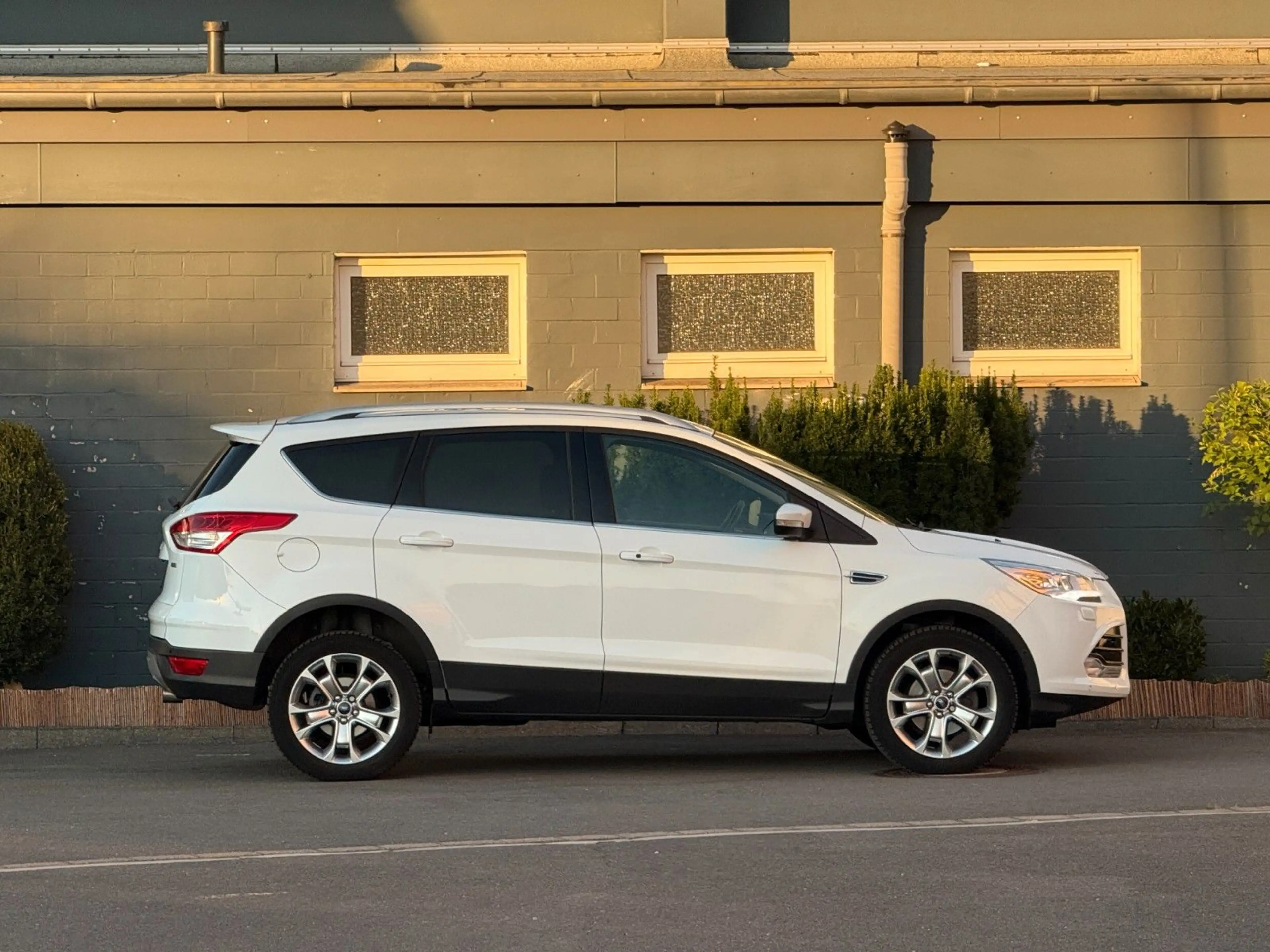 Ford Kuga Titanium 1,6*Pano*Kamera*Keyless*AHK*Xenon — photo 4