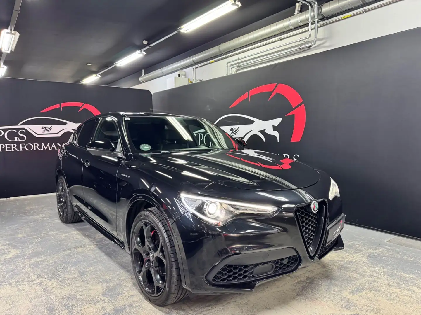 Alfa Romeo Stelvio Veloce TI 2,0 16V 280 AT8 Q4 Schwarz - 1