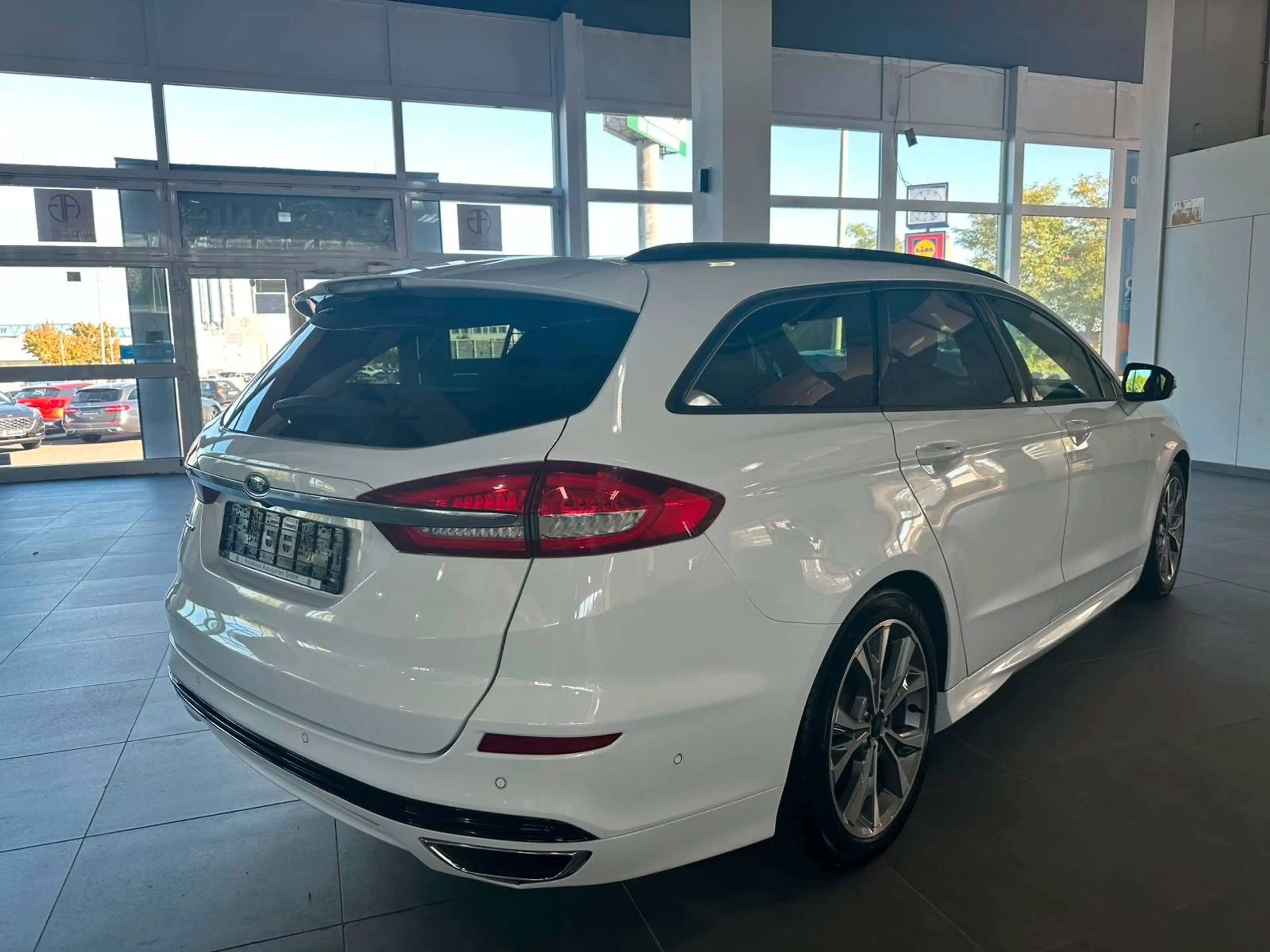 Ford Mondeo Turnier ST-Line*PDC*KAM*AHK*SHZ*Panorama — photo 6
