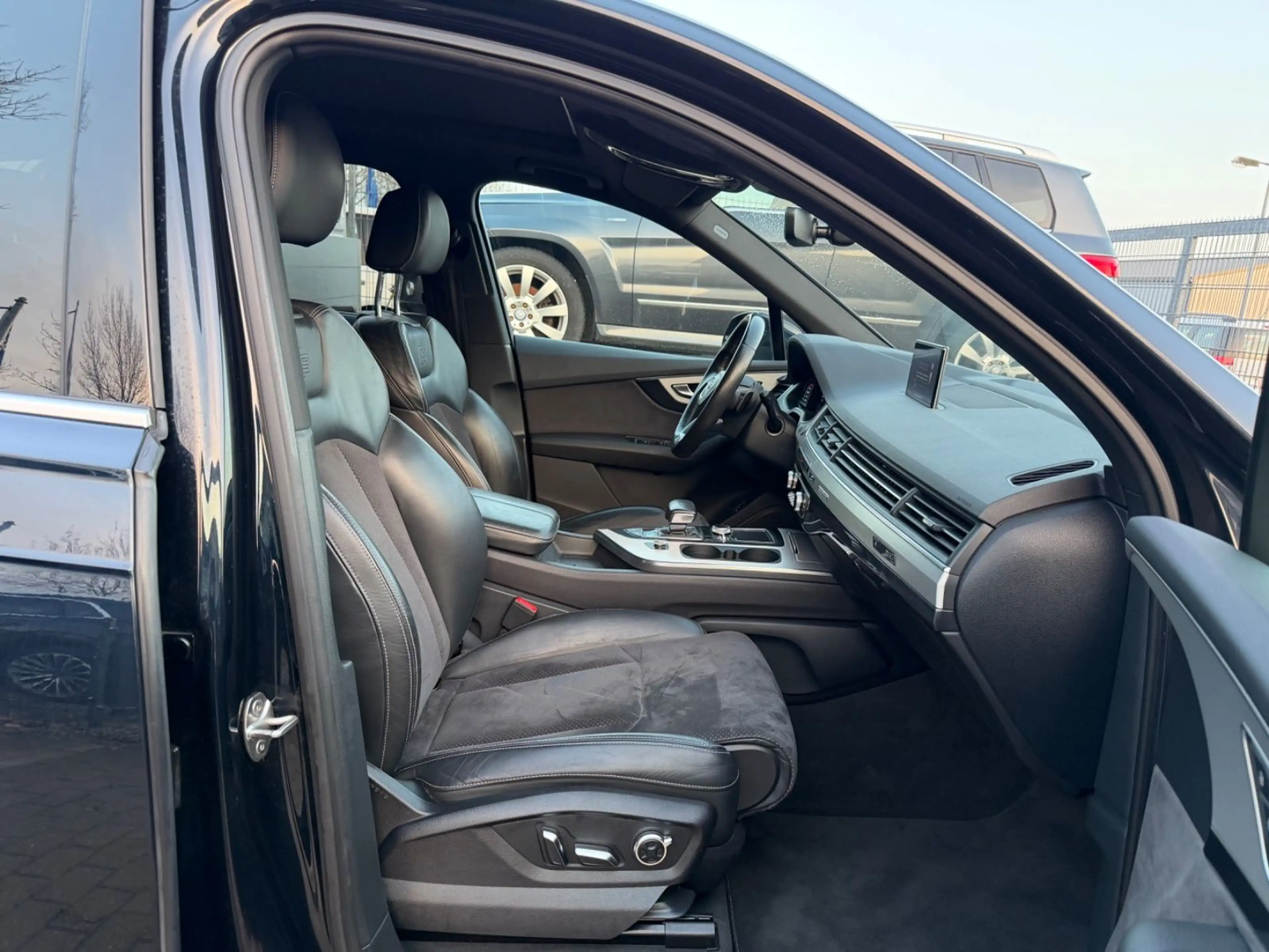 Audi Q7 3.0 TDI  S line Xenon+ Memory 7-Sitze *PANO* — photo 11