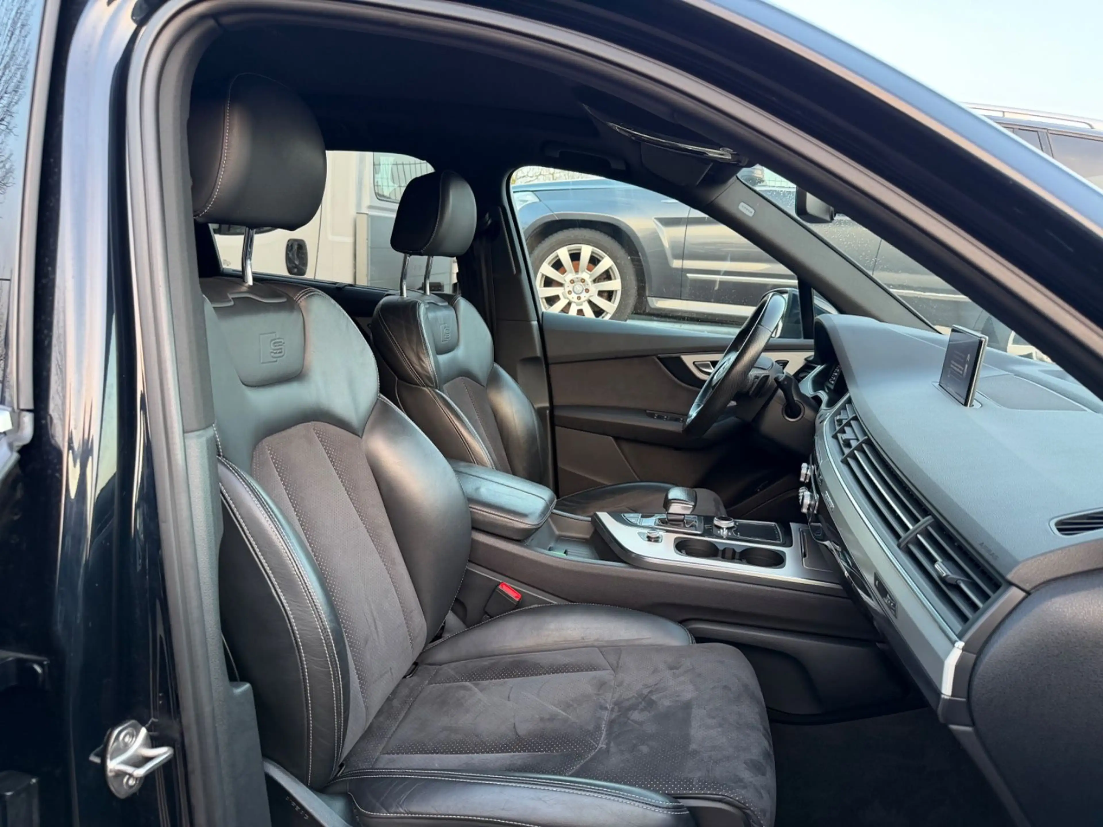 Audi Q7 3.0 TDI  S line Xenon+ Memory 7-Sitze *PANO* — photo 12