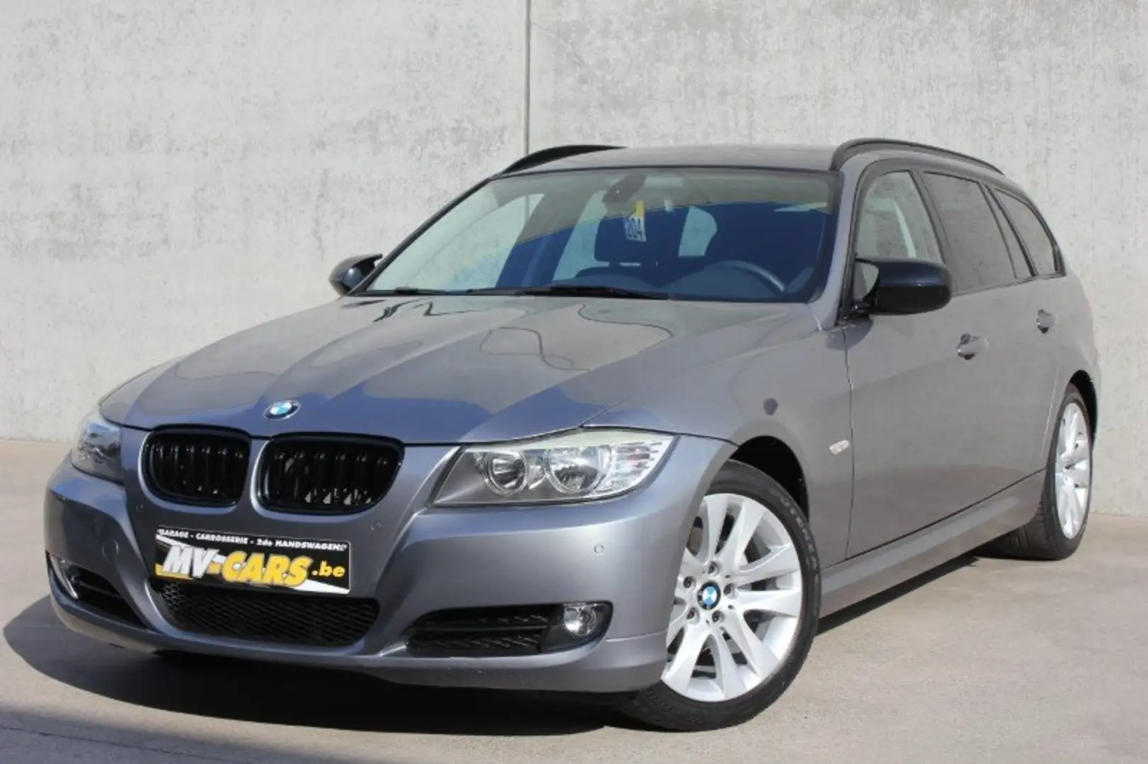 BMW 318 Touring 318i/Pdc/navi/multistuur... Grau - 2