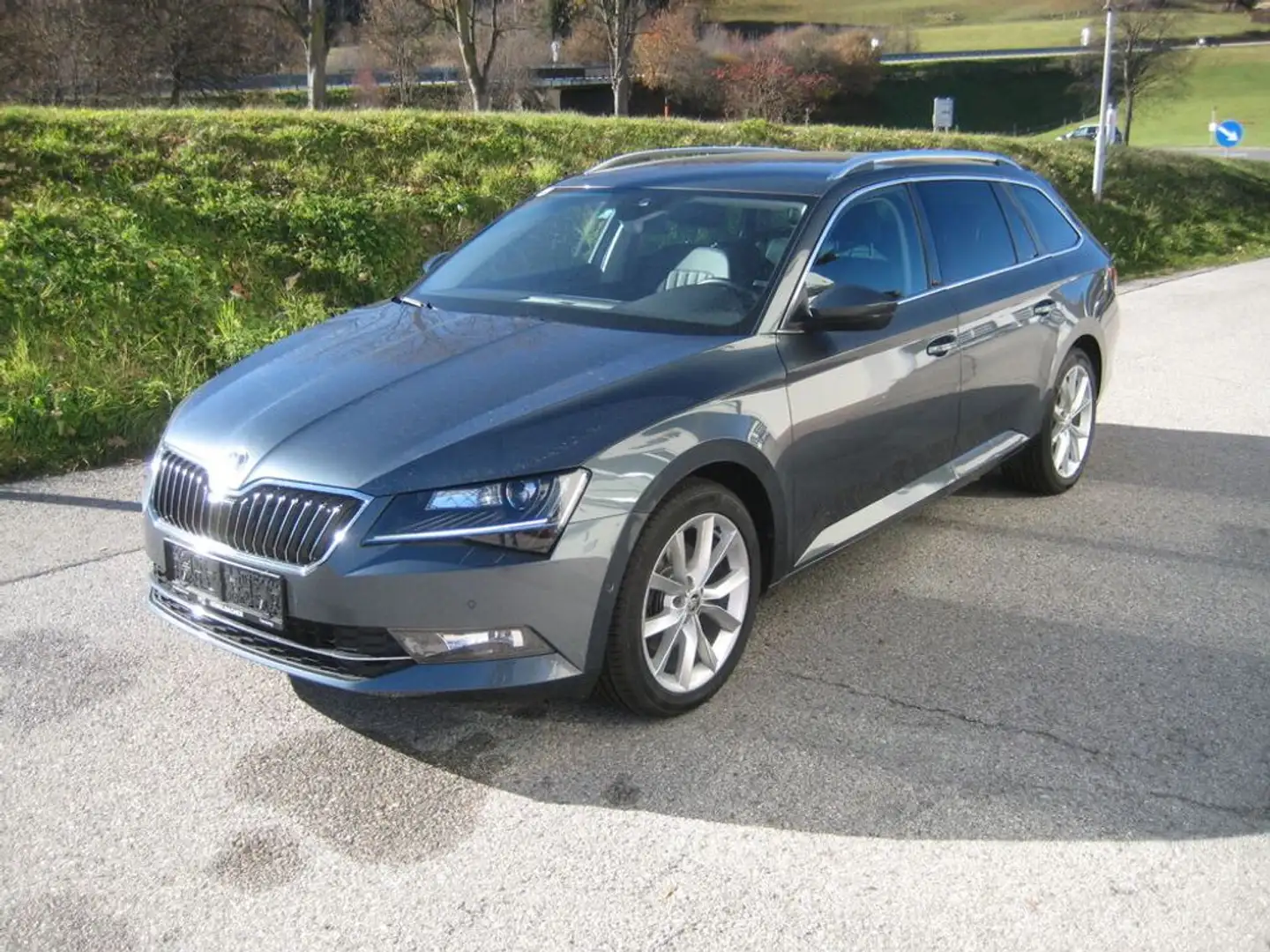 Skoda Superb Style 2,0 TDI, DSG, LED, Navi, Leder,AHK Grau - 2