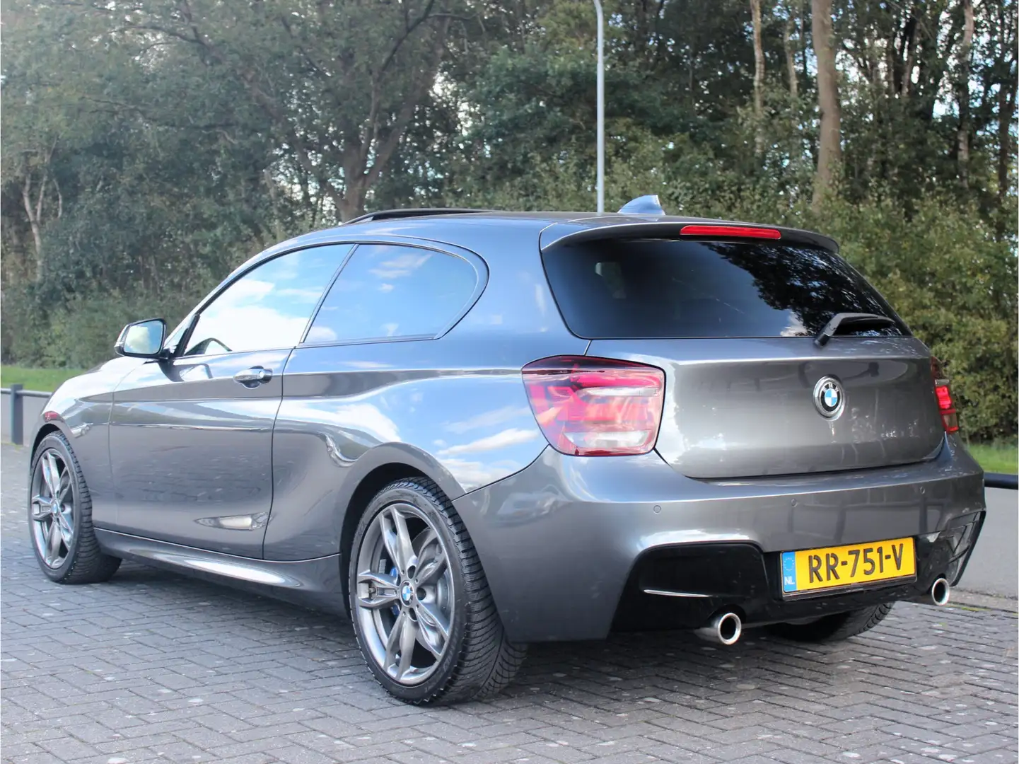 BMW 135 1-serie M135i 320 Pk Automaat Leer Grijs - 2