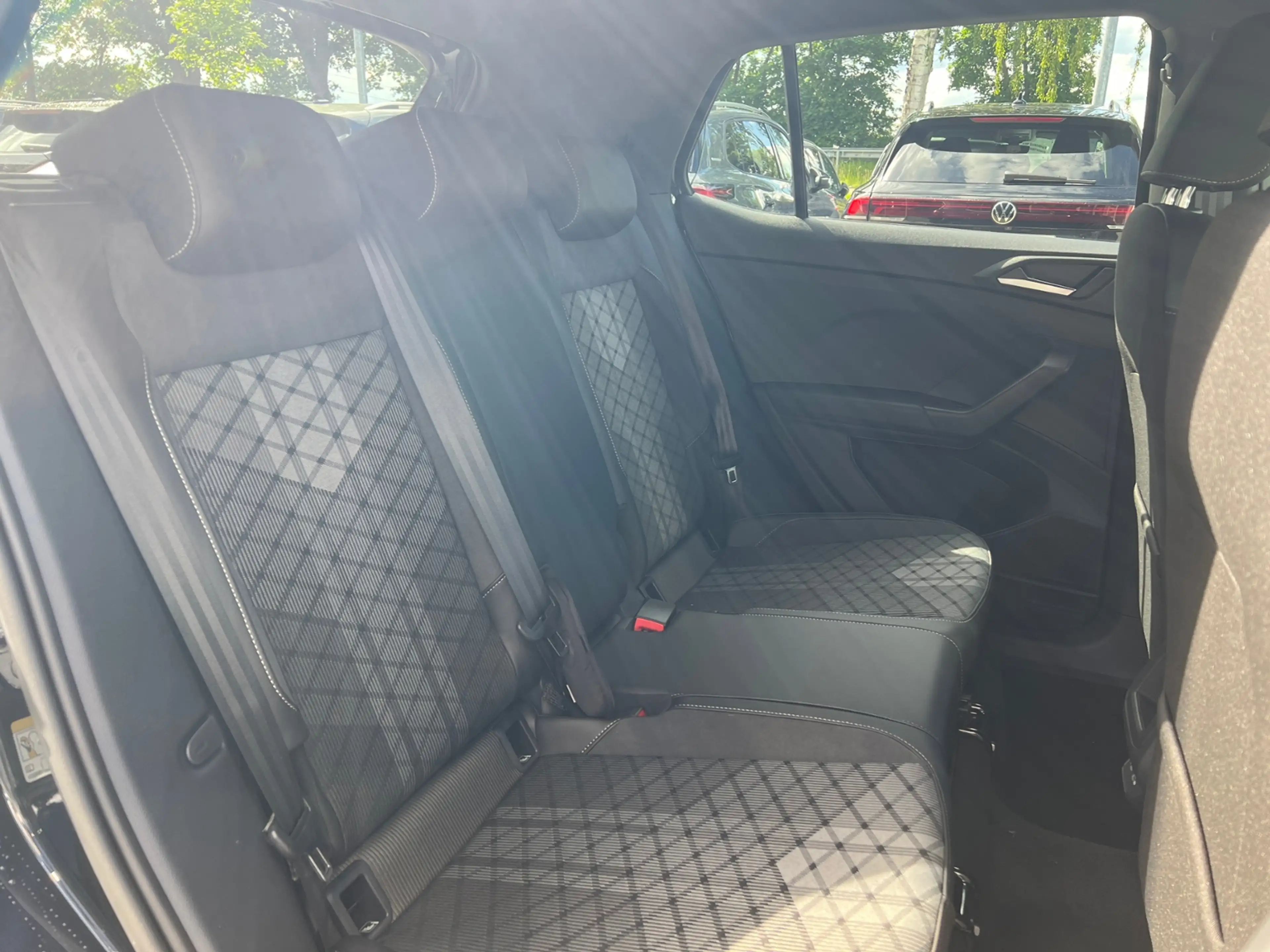 Volkswagen T-Cross R-Line 1.5 TSI DSG *AHK,IQ.LIGHT,ACC,App-Connect, — photo 9