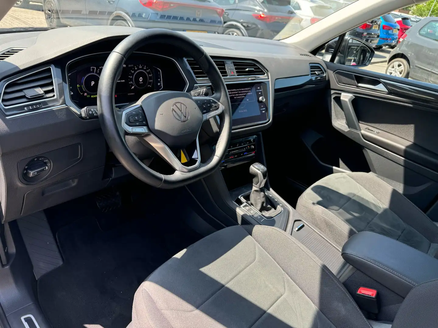 Volkswagen Tiguan 1.4 TSI eHybrid Business pano, virtual cockpit, st Noir - 2