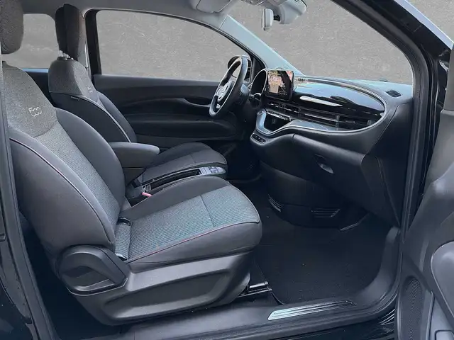 Fiat 500E view 6