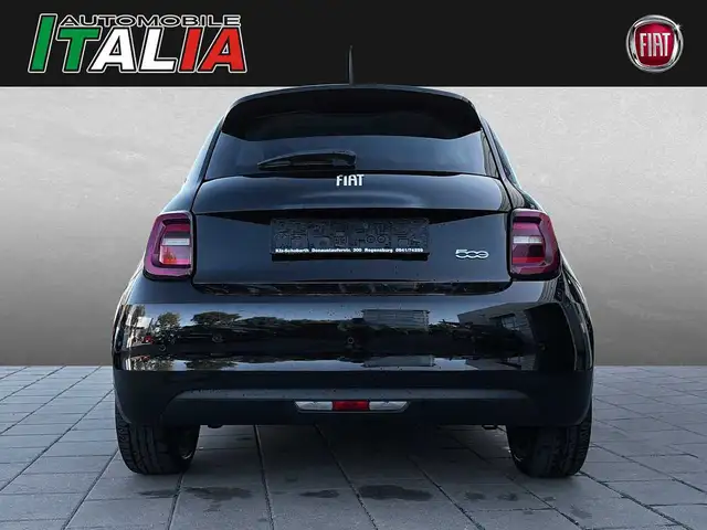 Fiat 500E view 4
