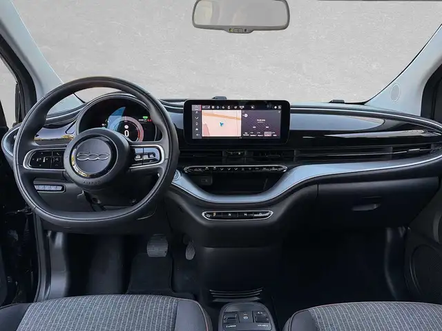 Fiat 500E view 7