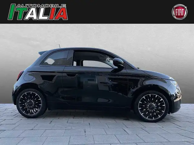Fiat 500E view 3
