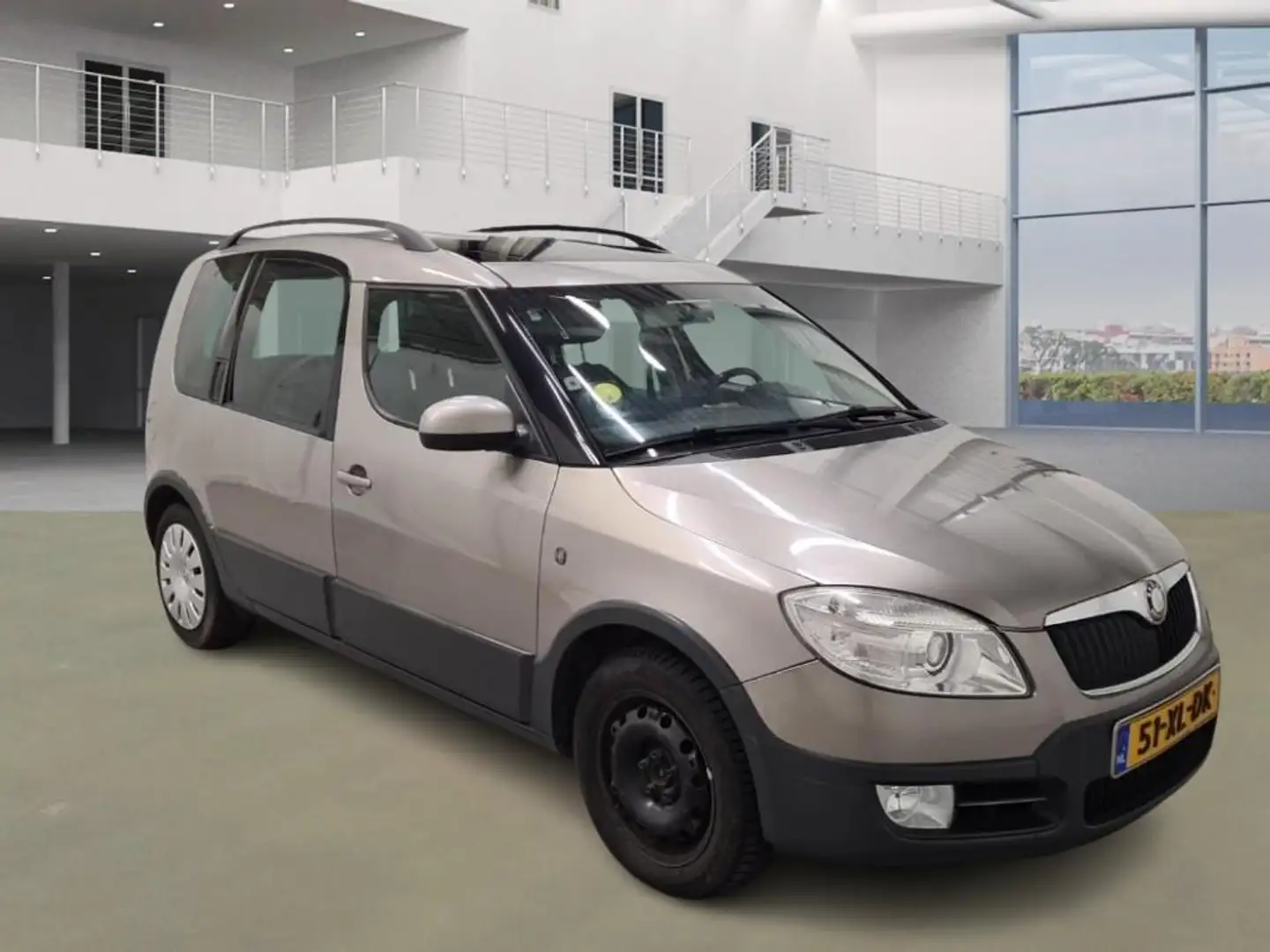 Skoda Roomster 1.6-16V Scout/AUT/PANO/PDC/NAVI Beige - 2