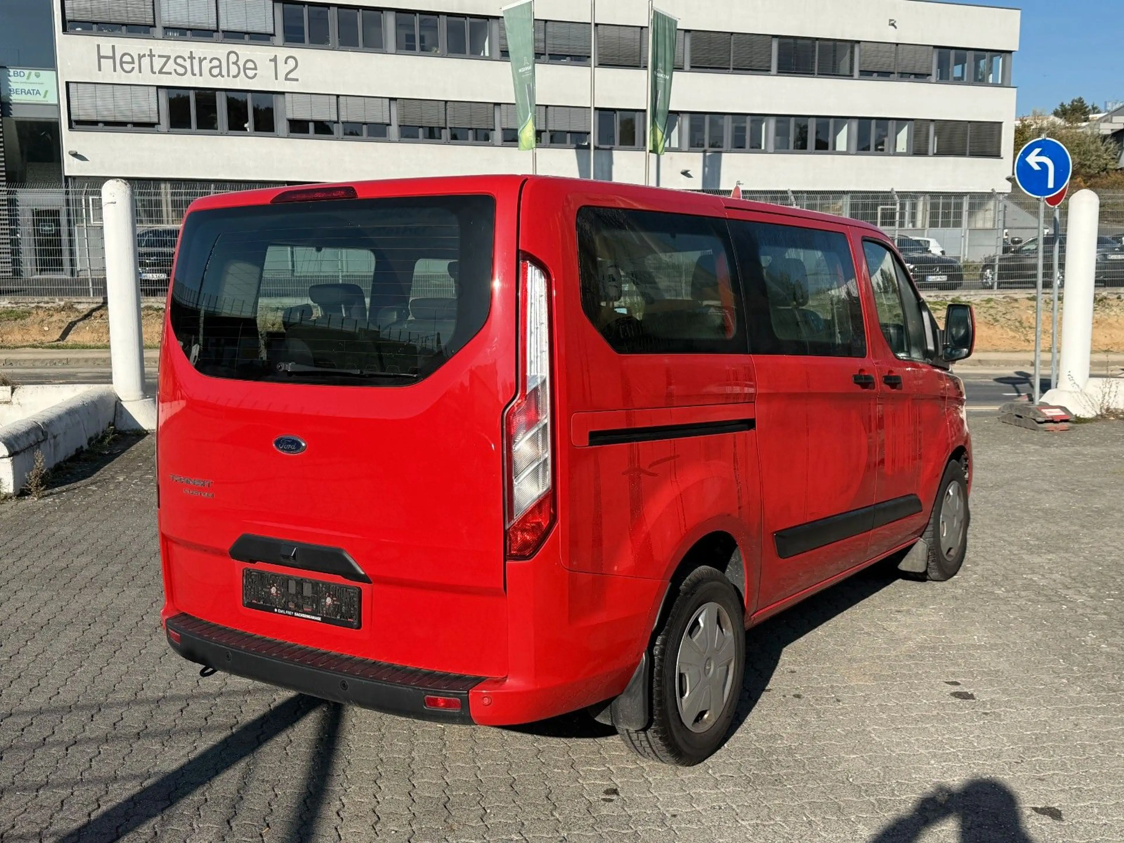 Ford Transit Custom 9-Sitze Klima CarPlay Navi Assist — photo 6