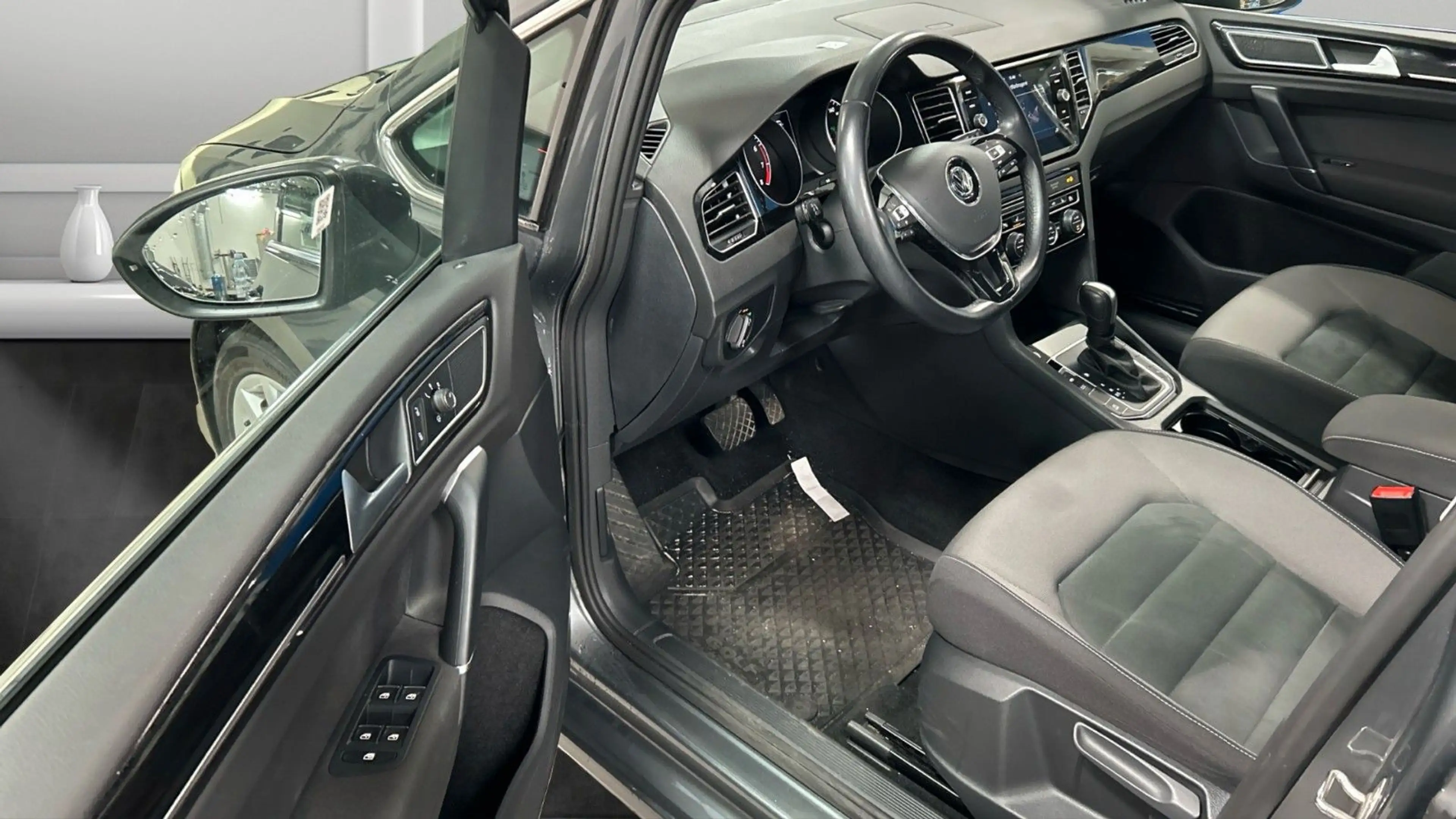 Volkswagen Golf Sportsvan VII Highline T.Leder Navi RFK ACC — photo 5