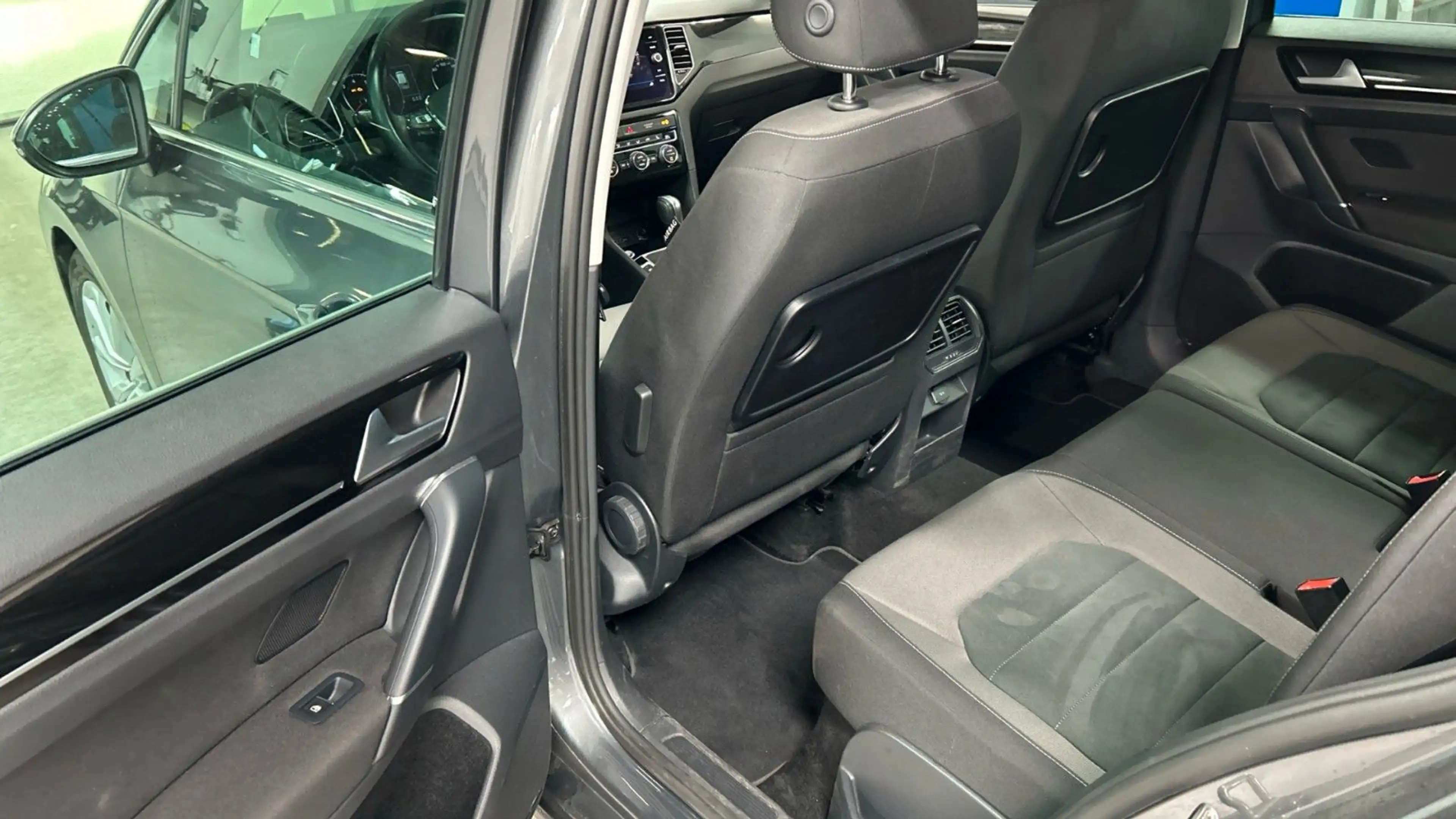 Volkswagen Golf Sportsvan VII Highline T.Leder Navi RFK ACC — photo 6